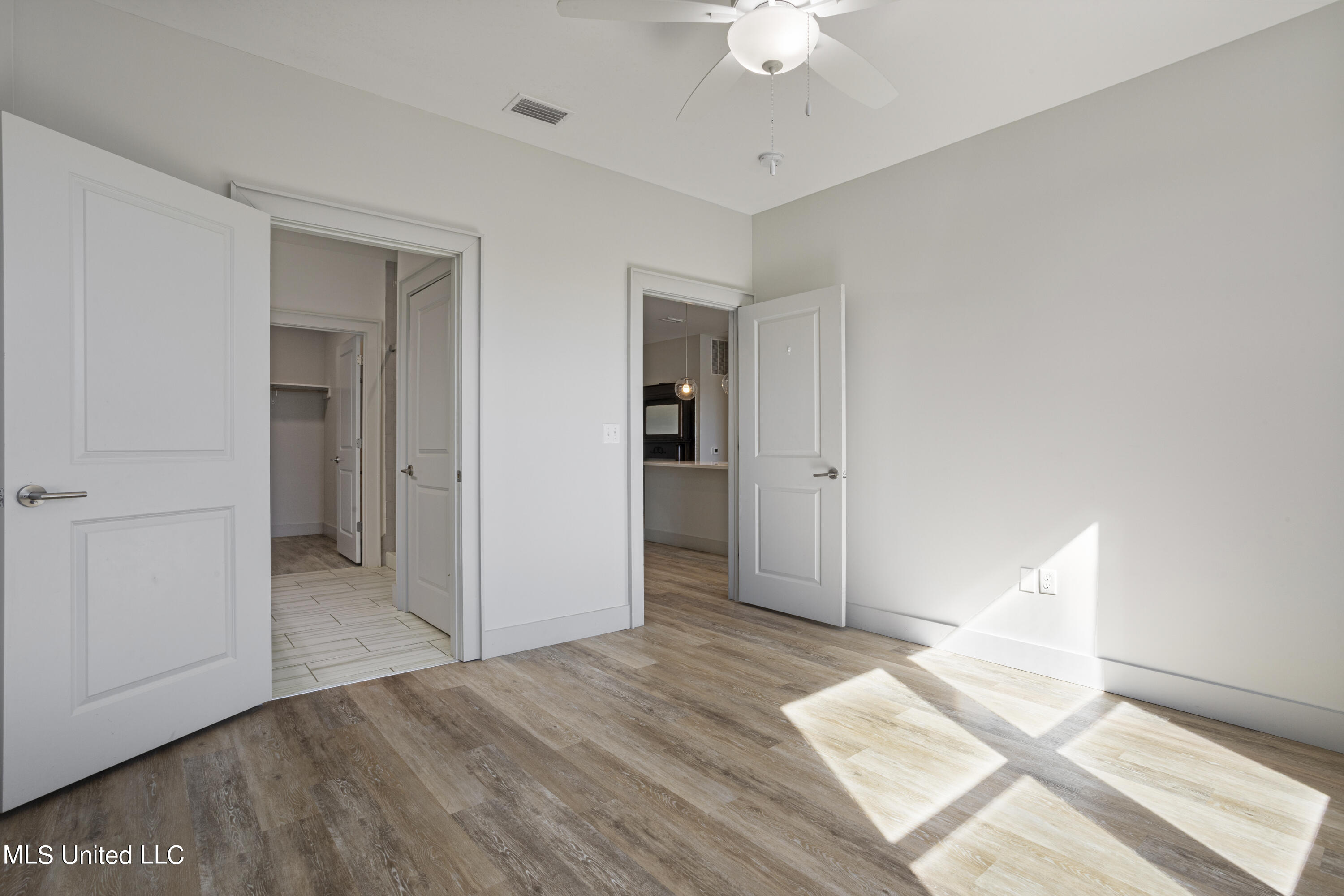 2501 Bienville Boulevard, 516