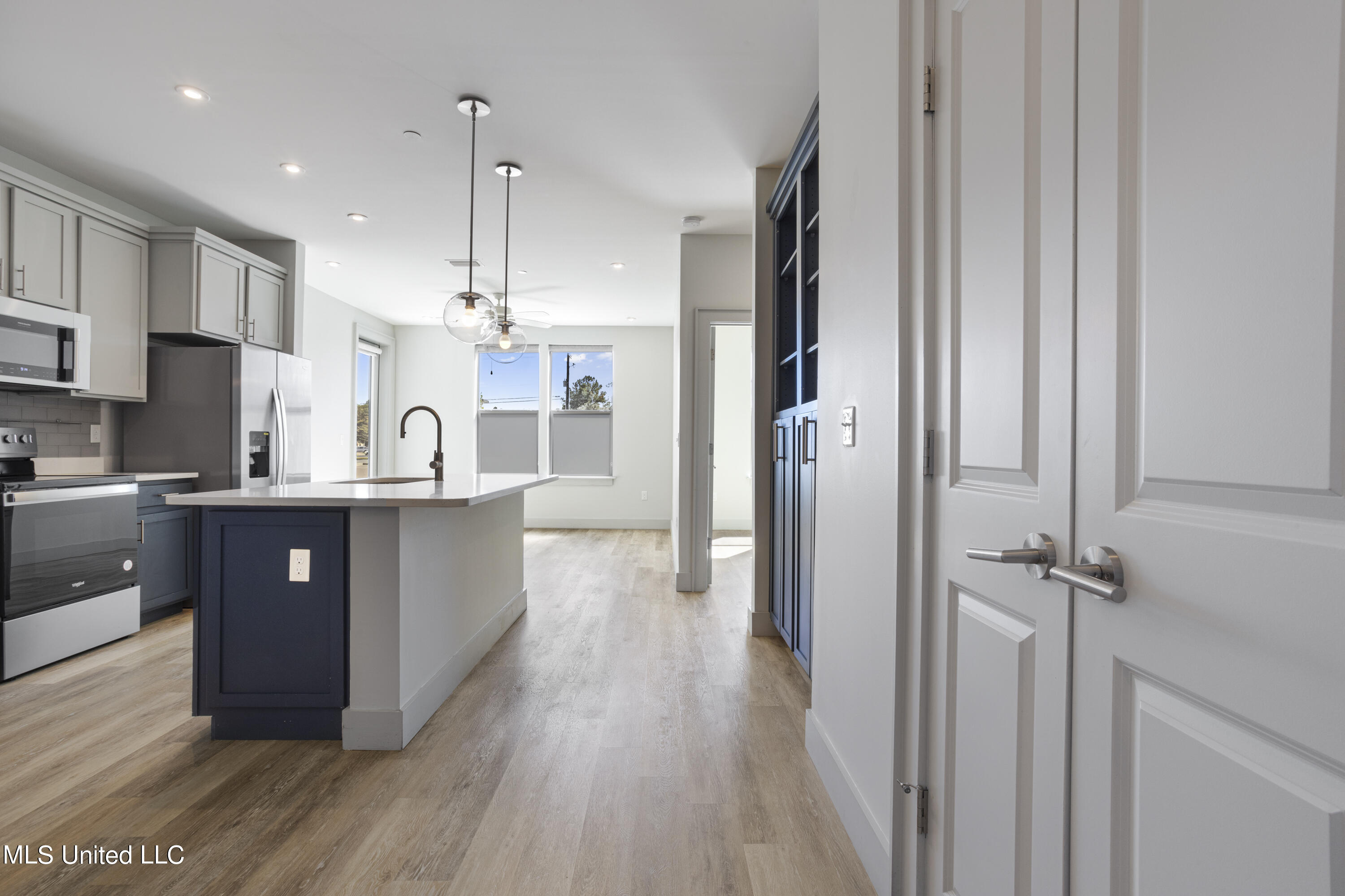 2501 Bienville Boulevard, 516