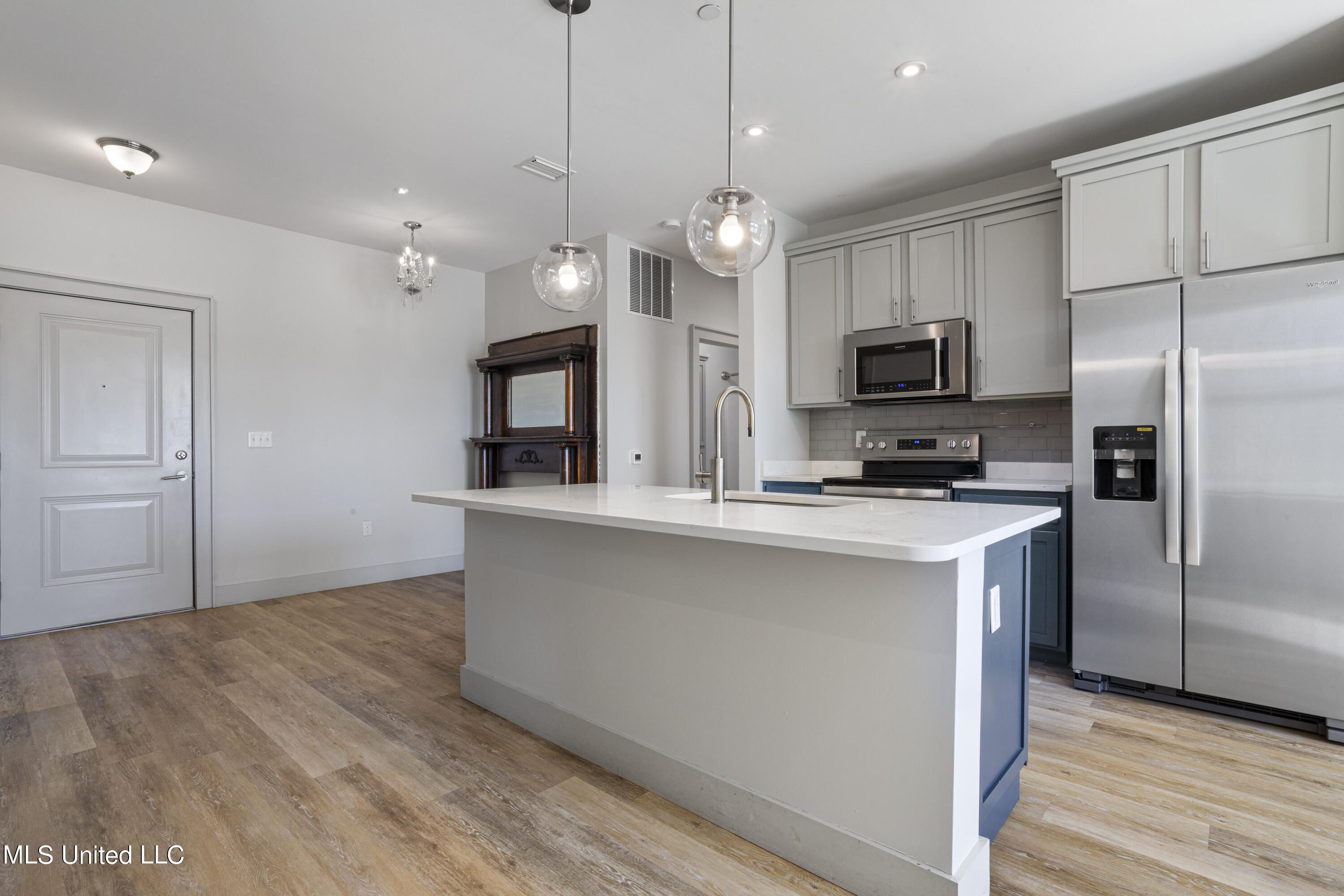 2501 Bienville Boulevard, 516