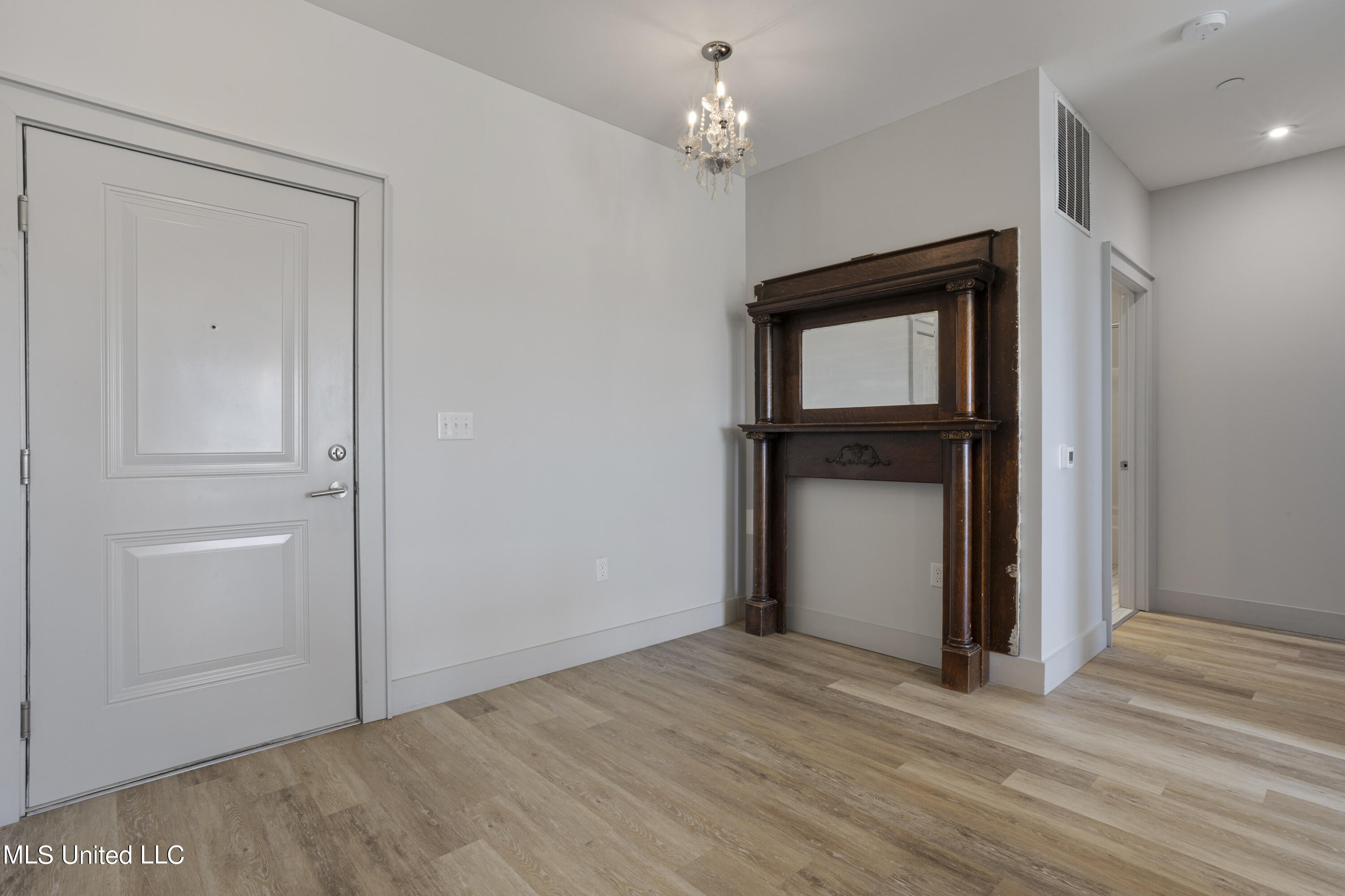 2501 Bienville Boulevard, 516