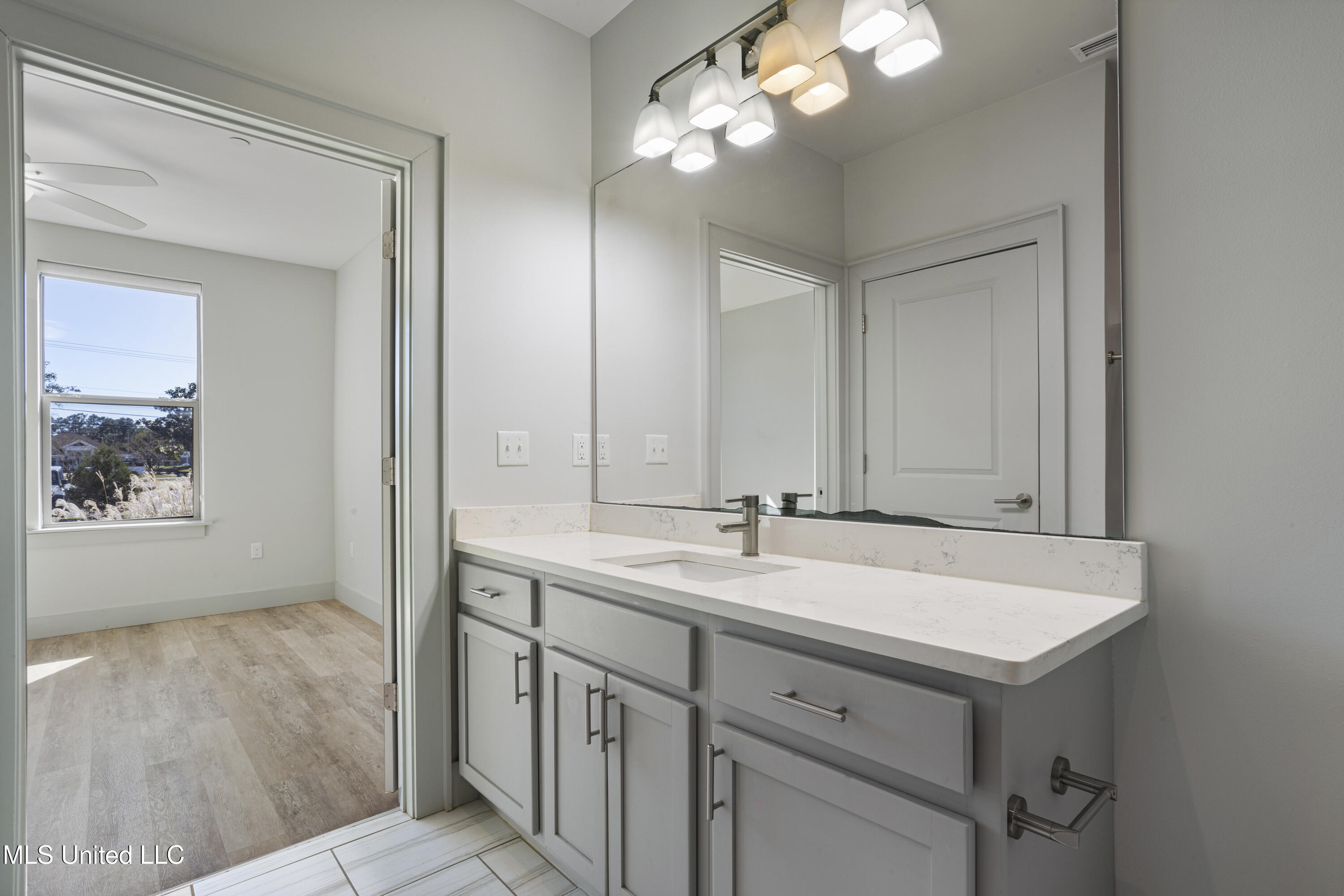 2501 Bienville Boulevard, 516