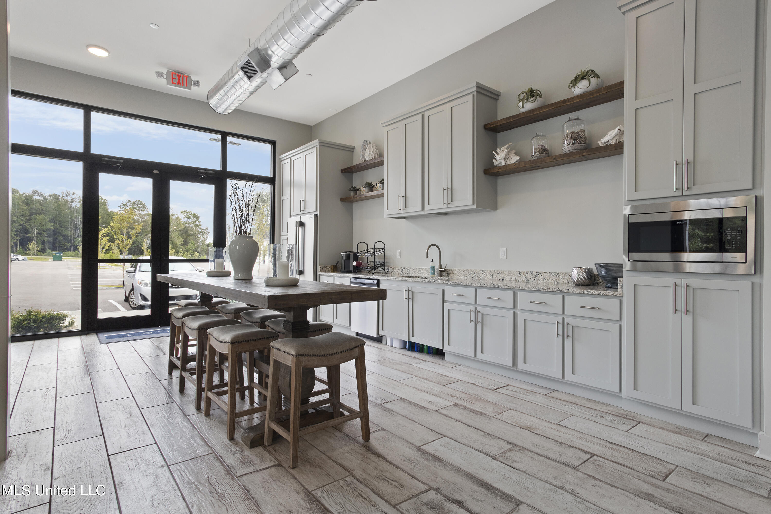 2501 Bienville Boulevard, 516