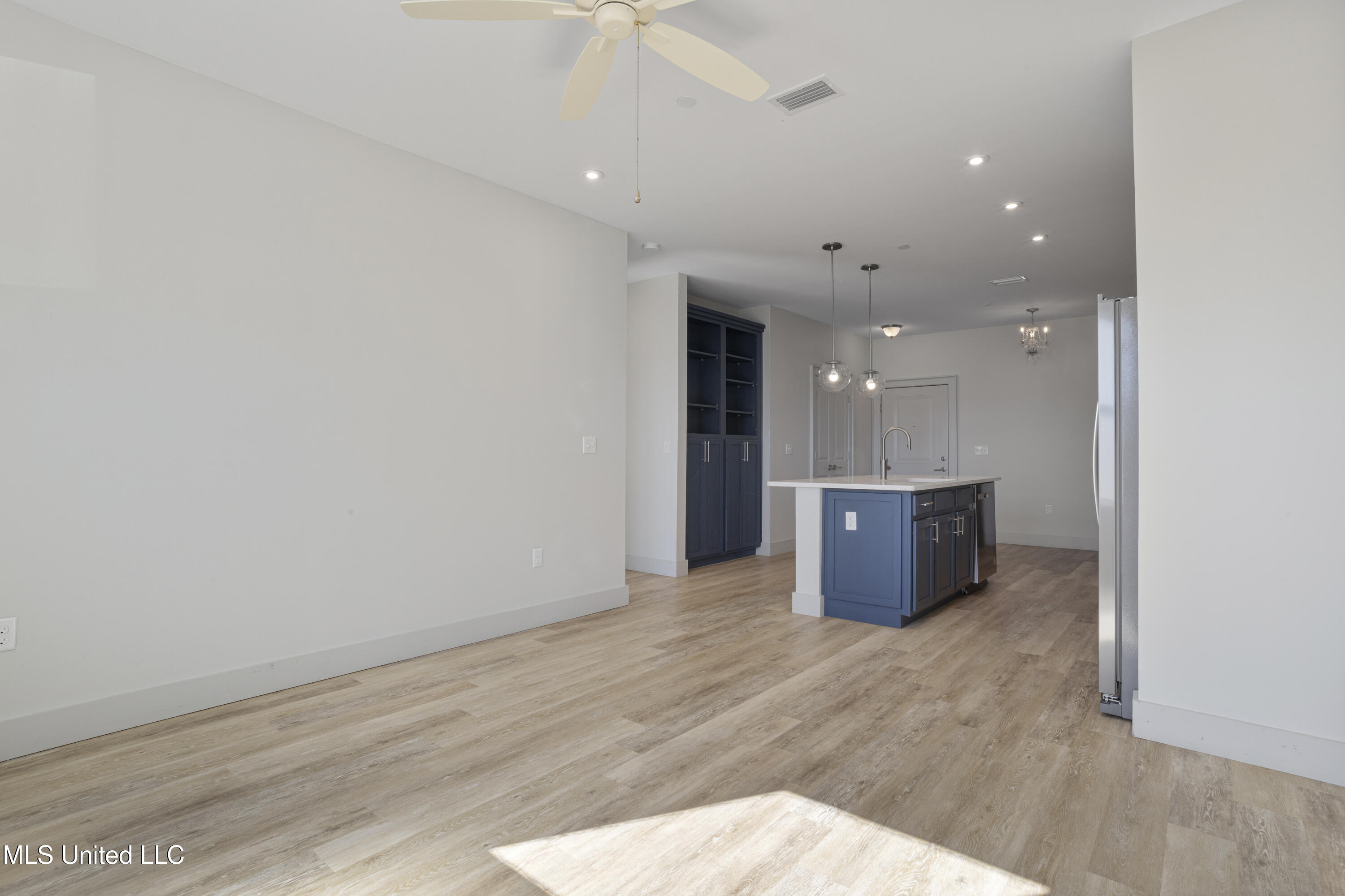 2501 Bienville Boulevard, 516