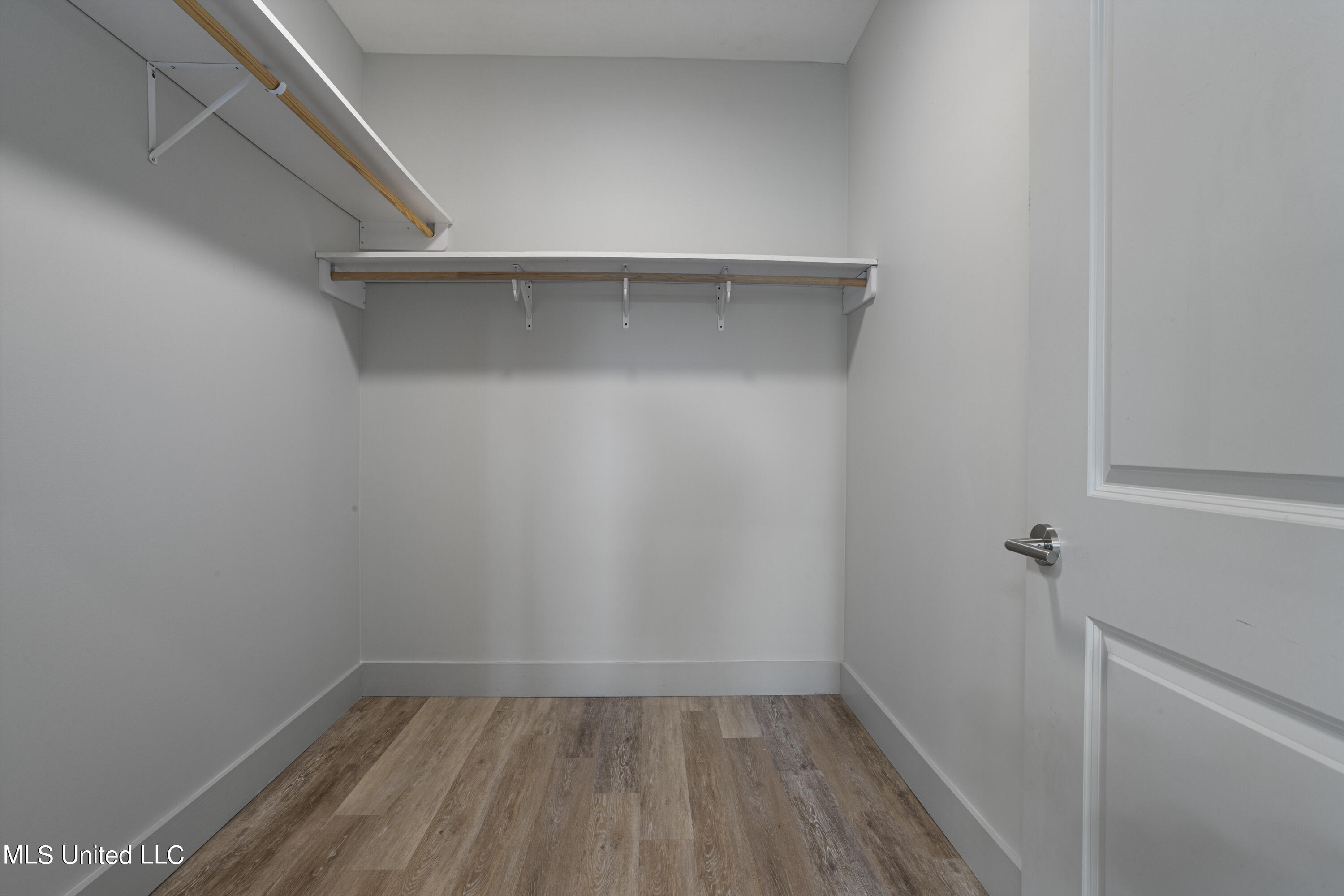 2501 Bienville Boulevard, 516