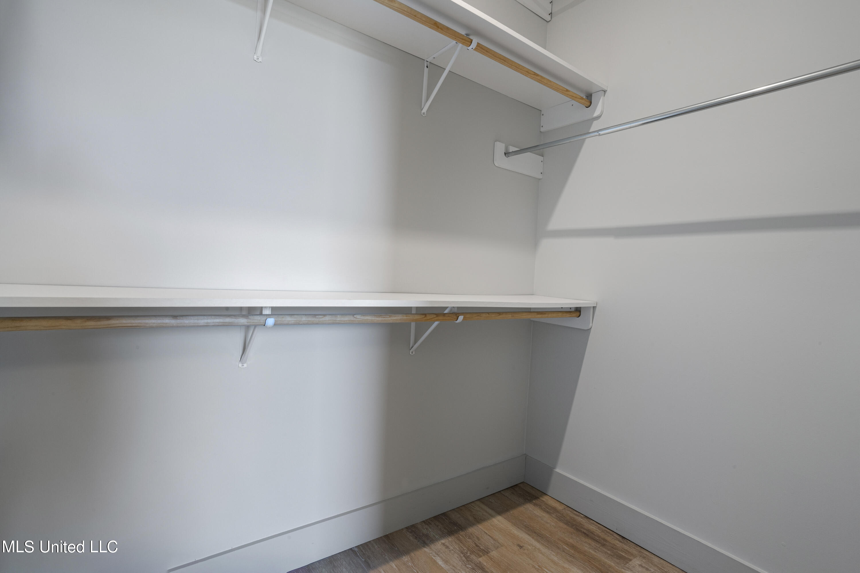 2501 Bienville Boulevard, 516