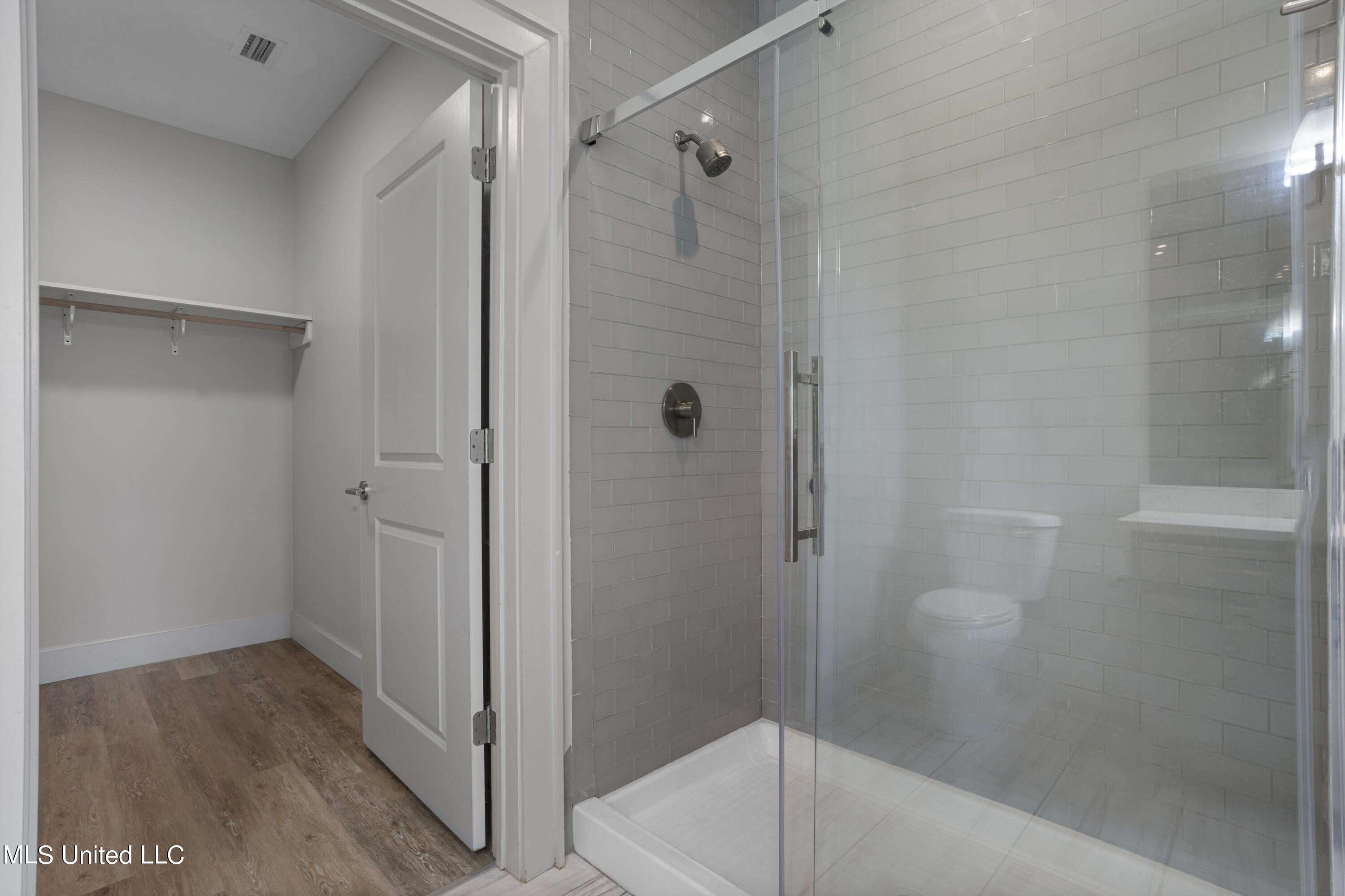 2501 Bienville Boulevard, 516