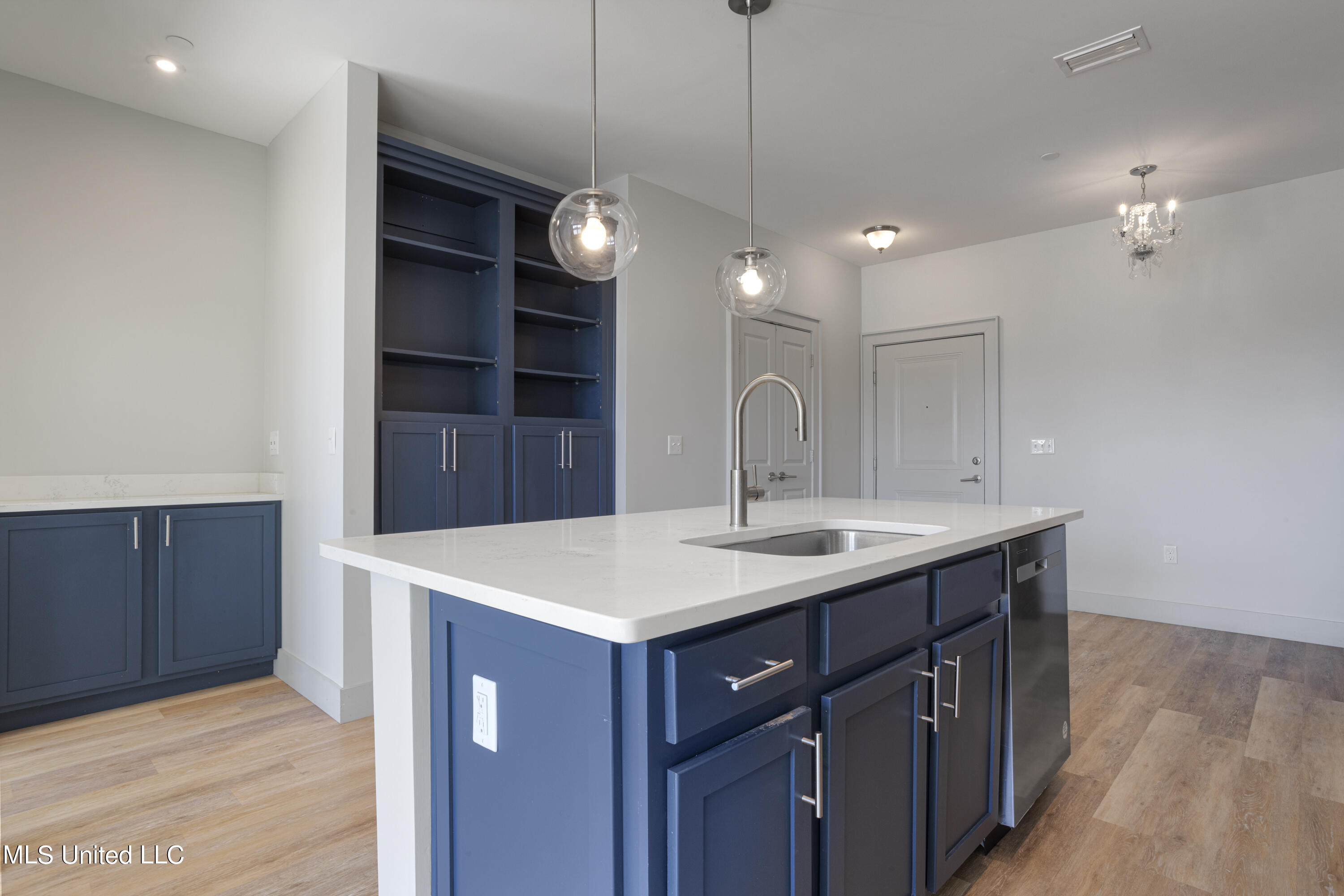 2501 Bienville Boulevard, 516