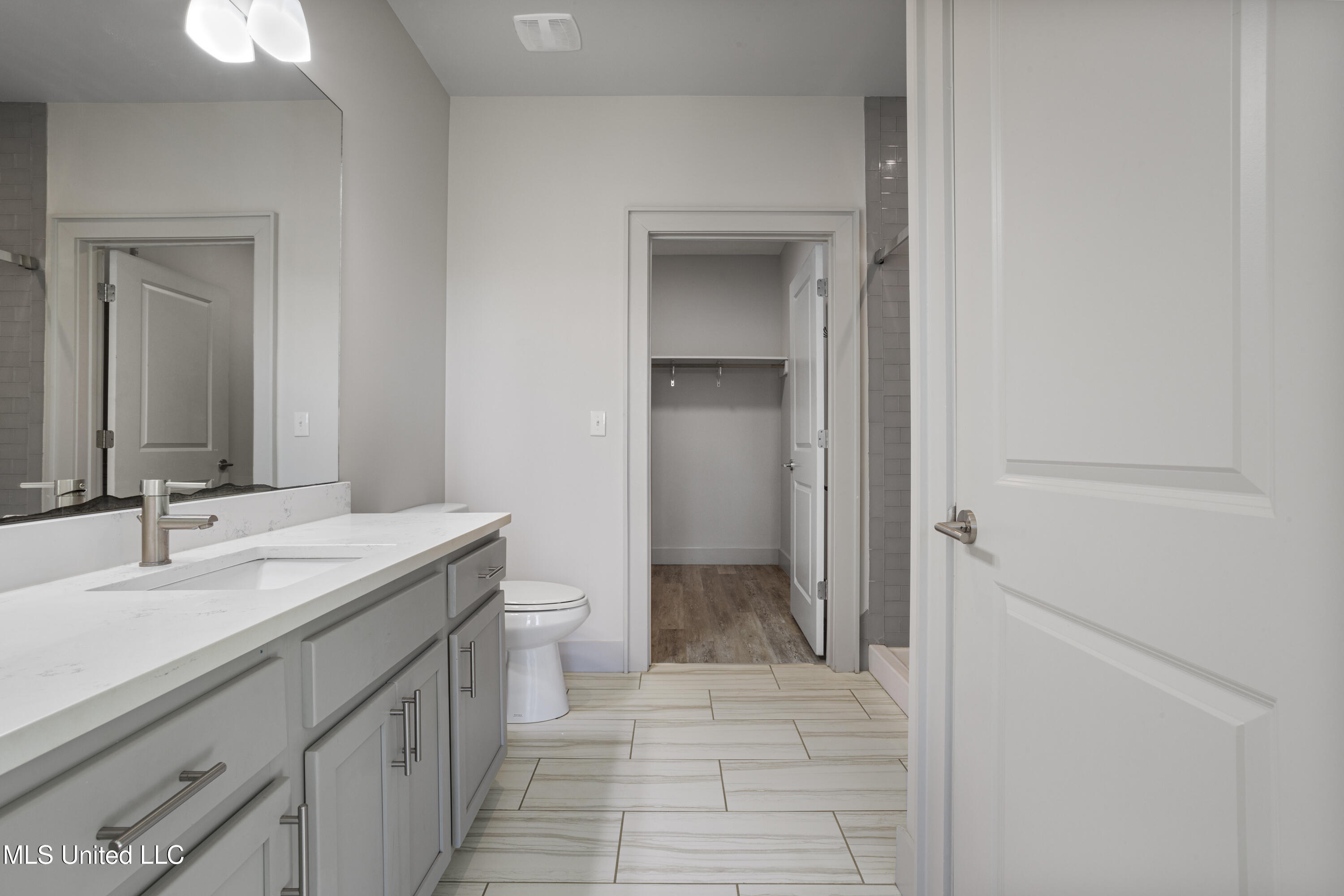 2501 Bienville Boulevard, 516