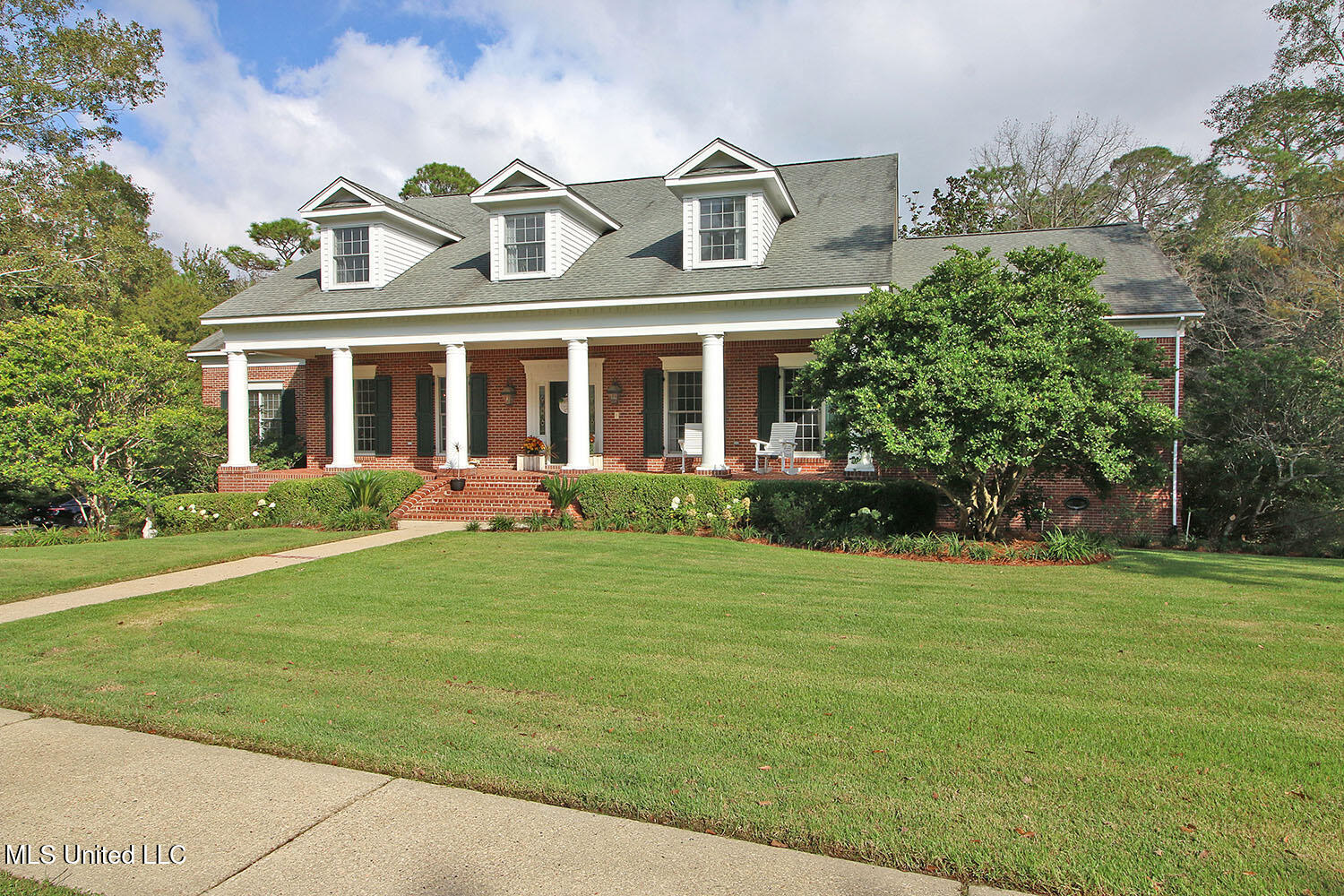 4033 Dunsinane Avenue