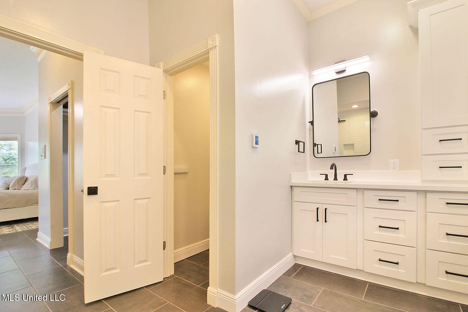 4033 Dunsinane Avenue