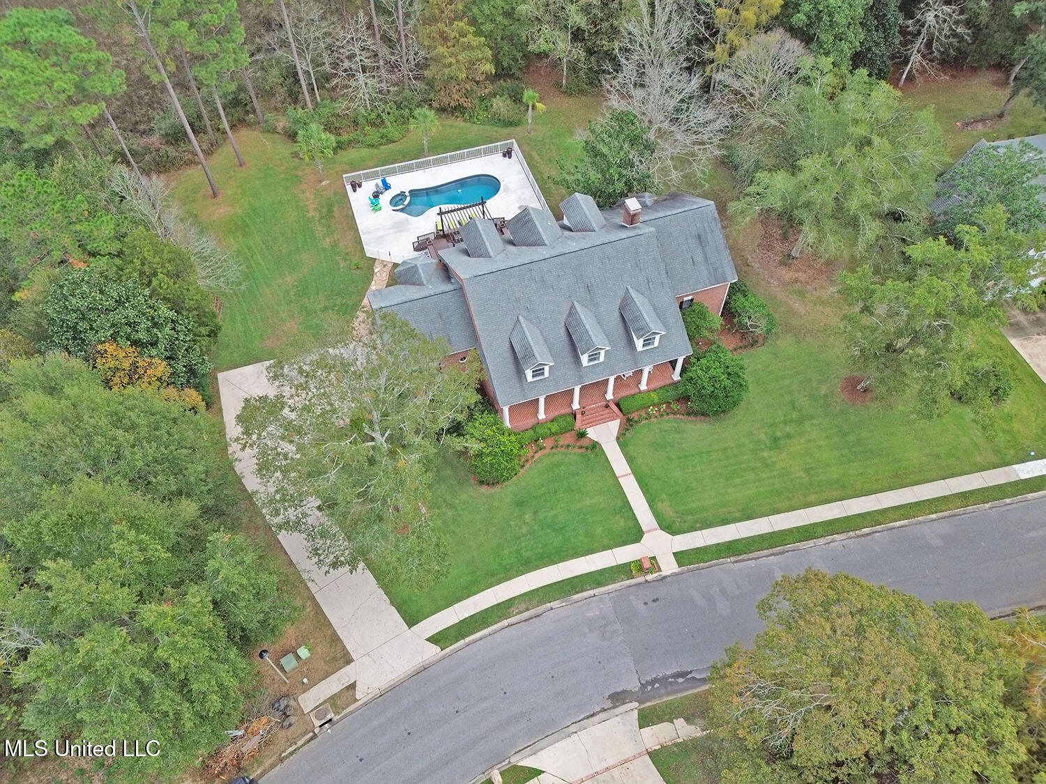 4033 Dunsinane Avenue