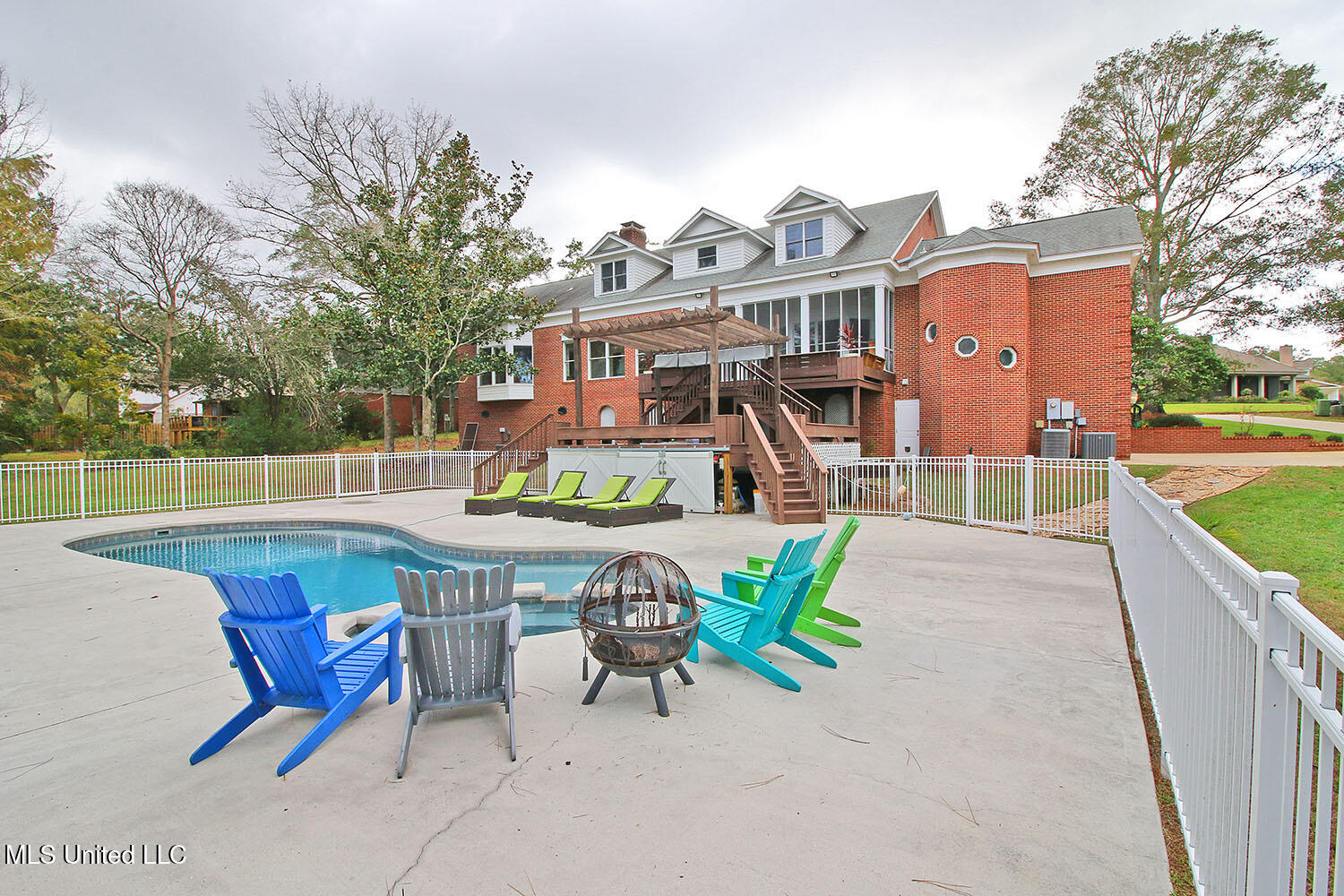 4033 Dunsinane Avenue