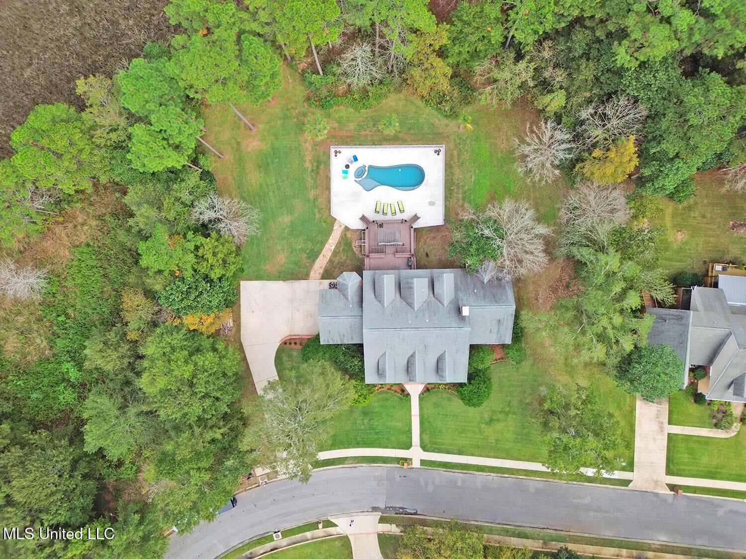 4033 Dunsinane Avenue