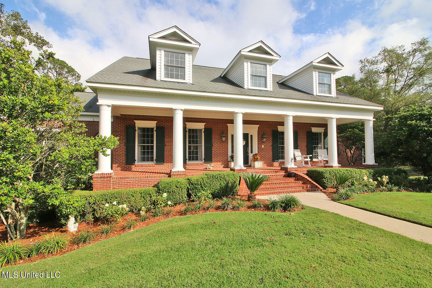 4033 Dunsinane Avenue