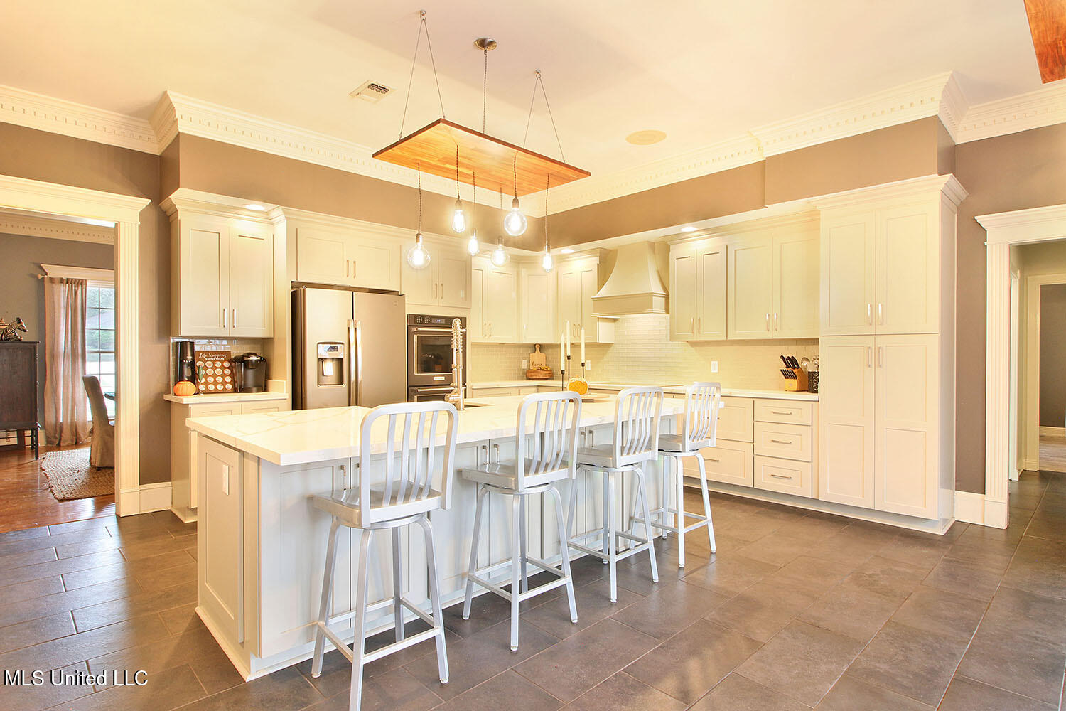 4033 Dunsinane Avenue