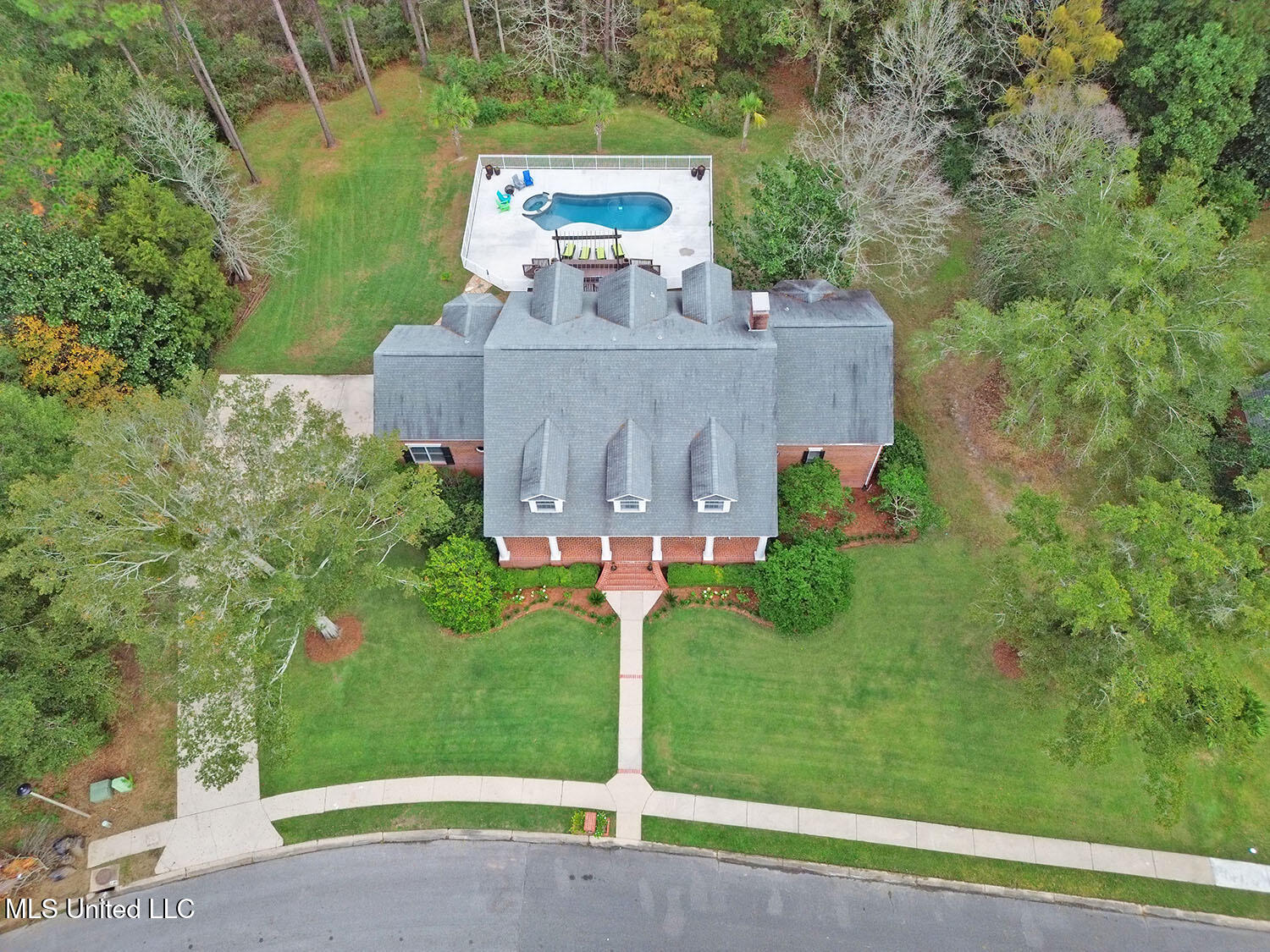 4033 Dunsinane Avenue