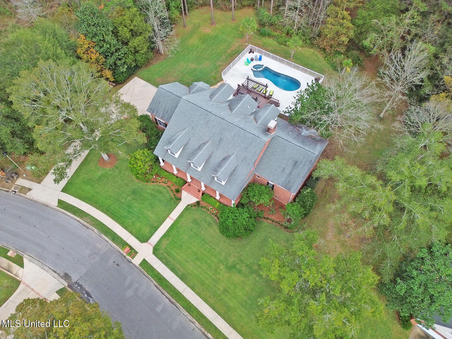 4033 Dunsinane Avenue