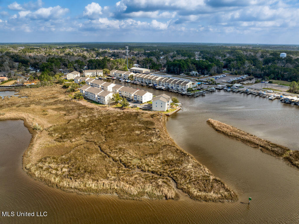 2421 Beachview Drive, F01