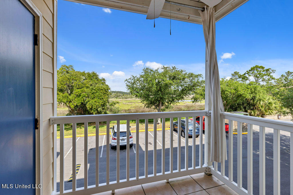 2421 Beachview Drive, F01