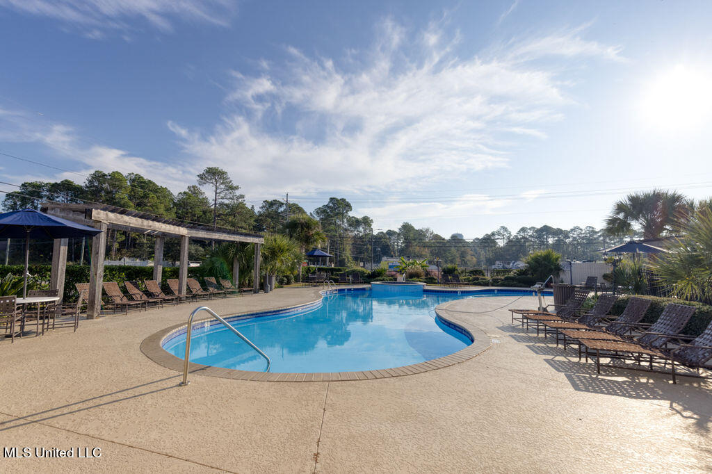 2421 Beachview Drive, F01