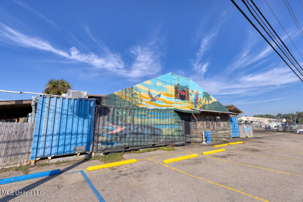 2421 Beachview Drive, F01