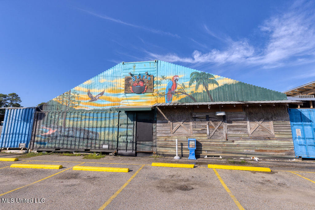 2421 Beachview Drive, F01