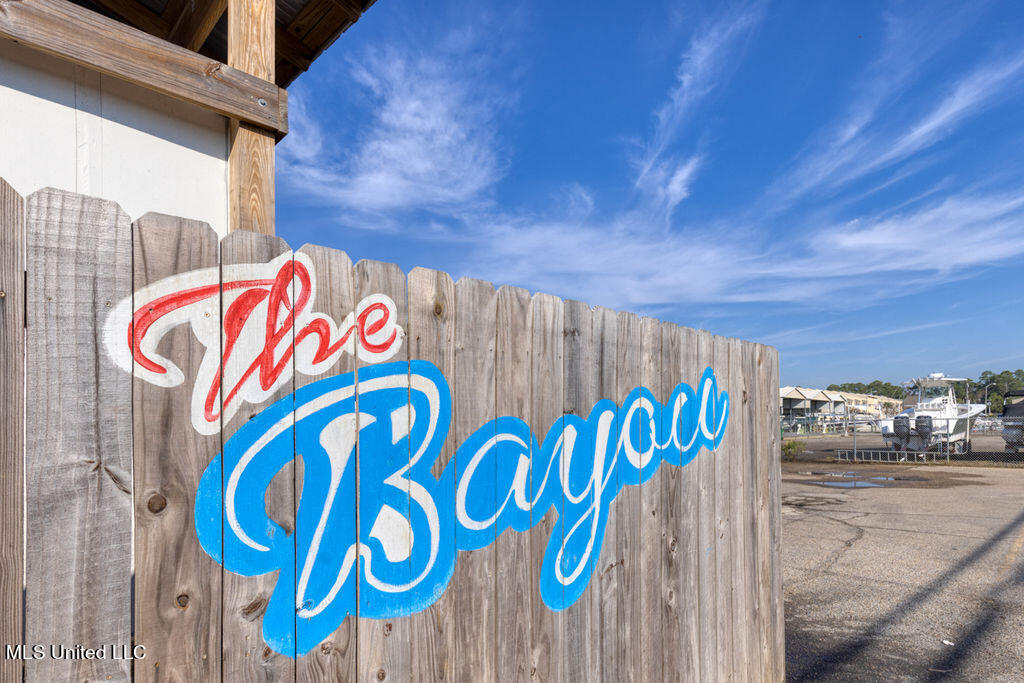 2421 Beachview Drive, F01