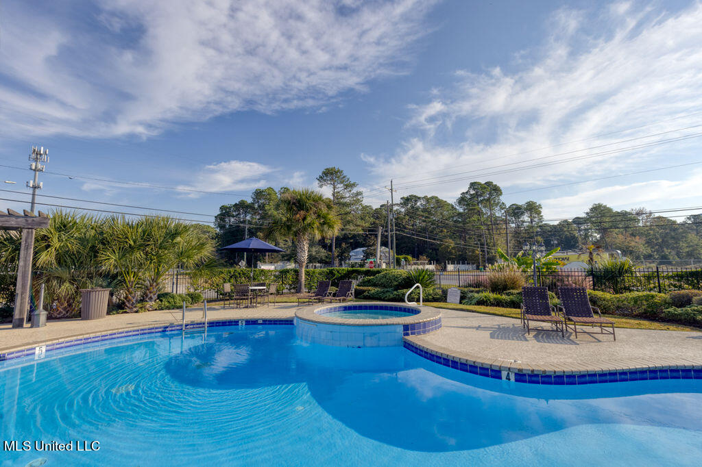 2421 Beachview Drive, F01