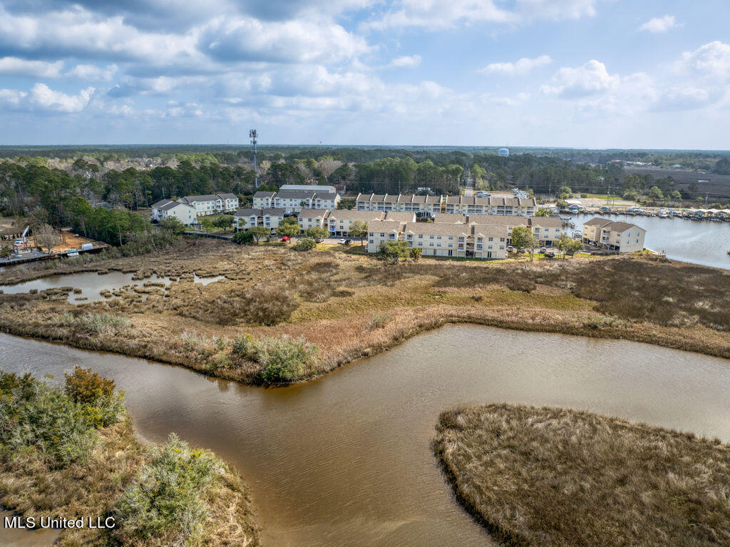 2421 Beachview Drive, F01