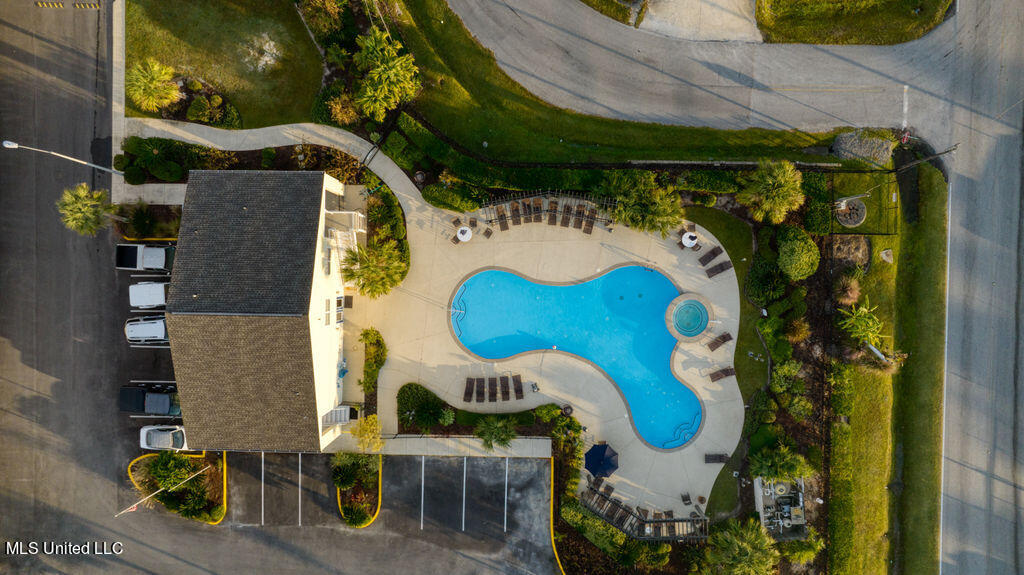 2421 Beachview Drive, F01