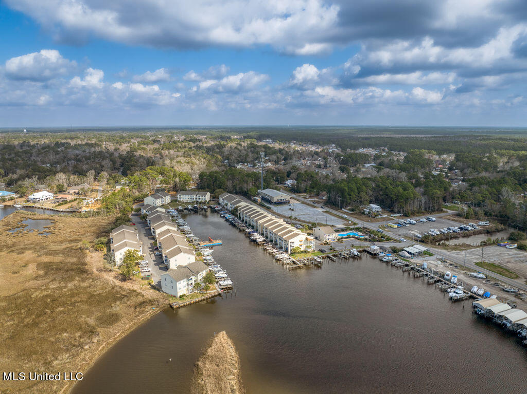 2421 Beachview Drive, F01