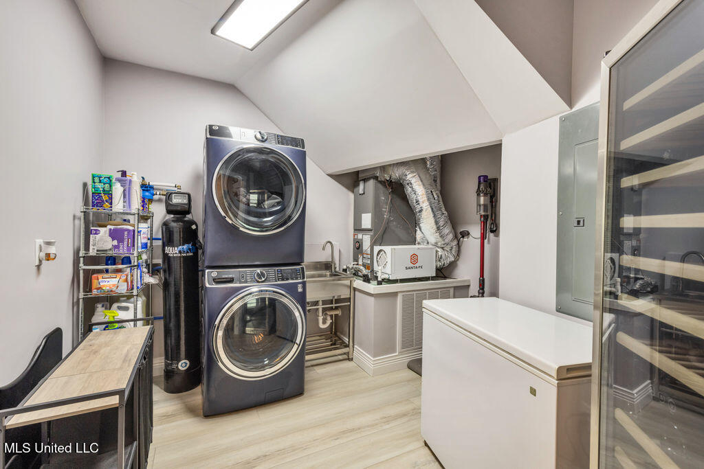 5333 E Belle Fontaine Road