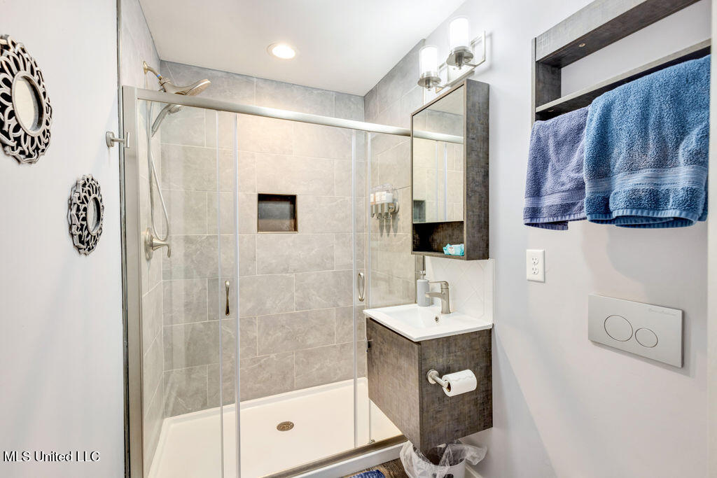 5333 E Belle Fontaine Road