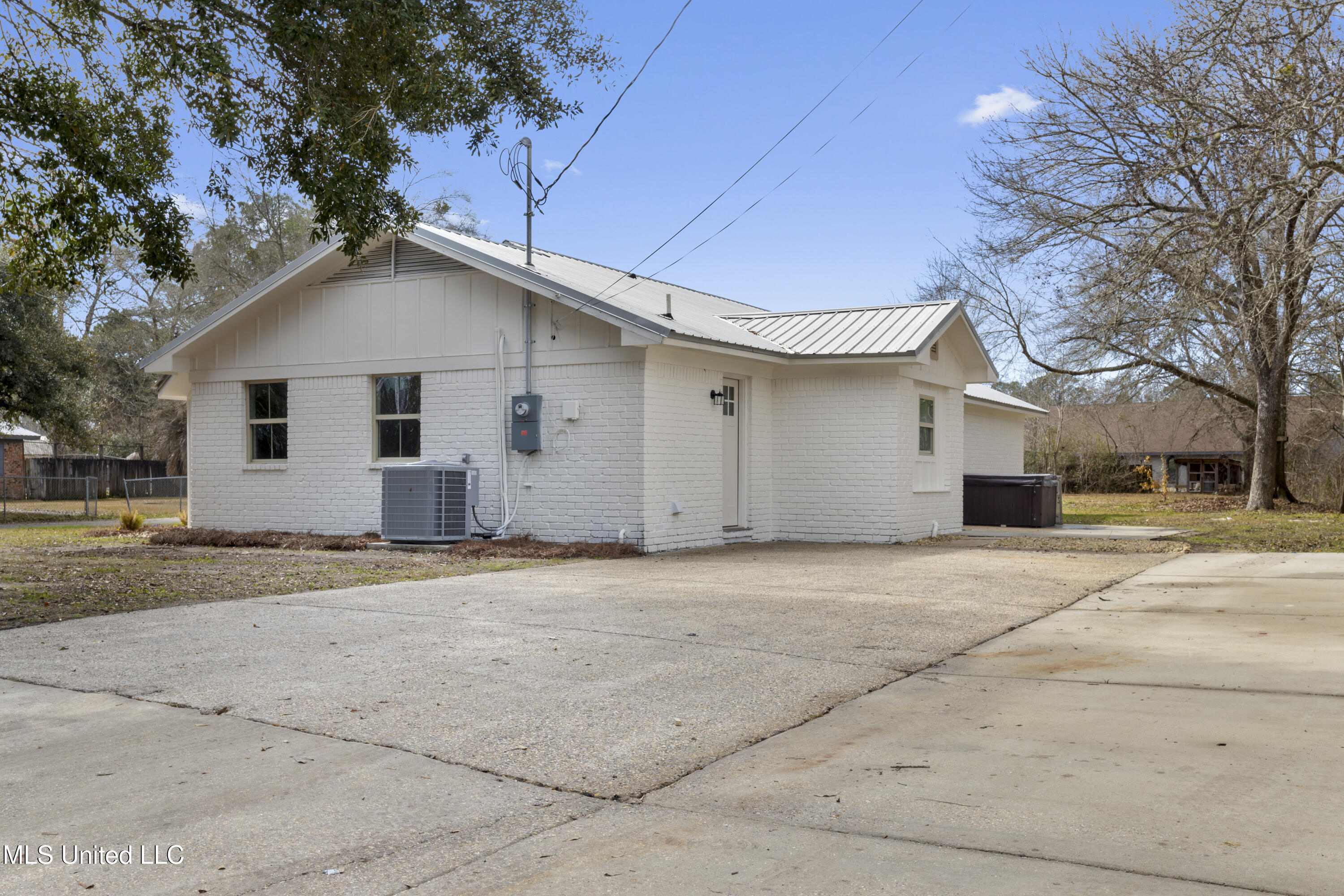 5905 Lochness Circle