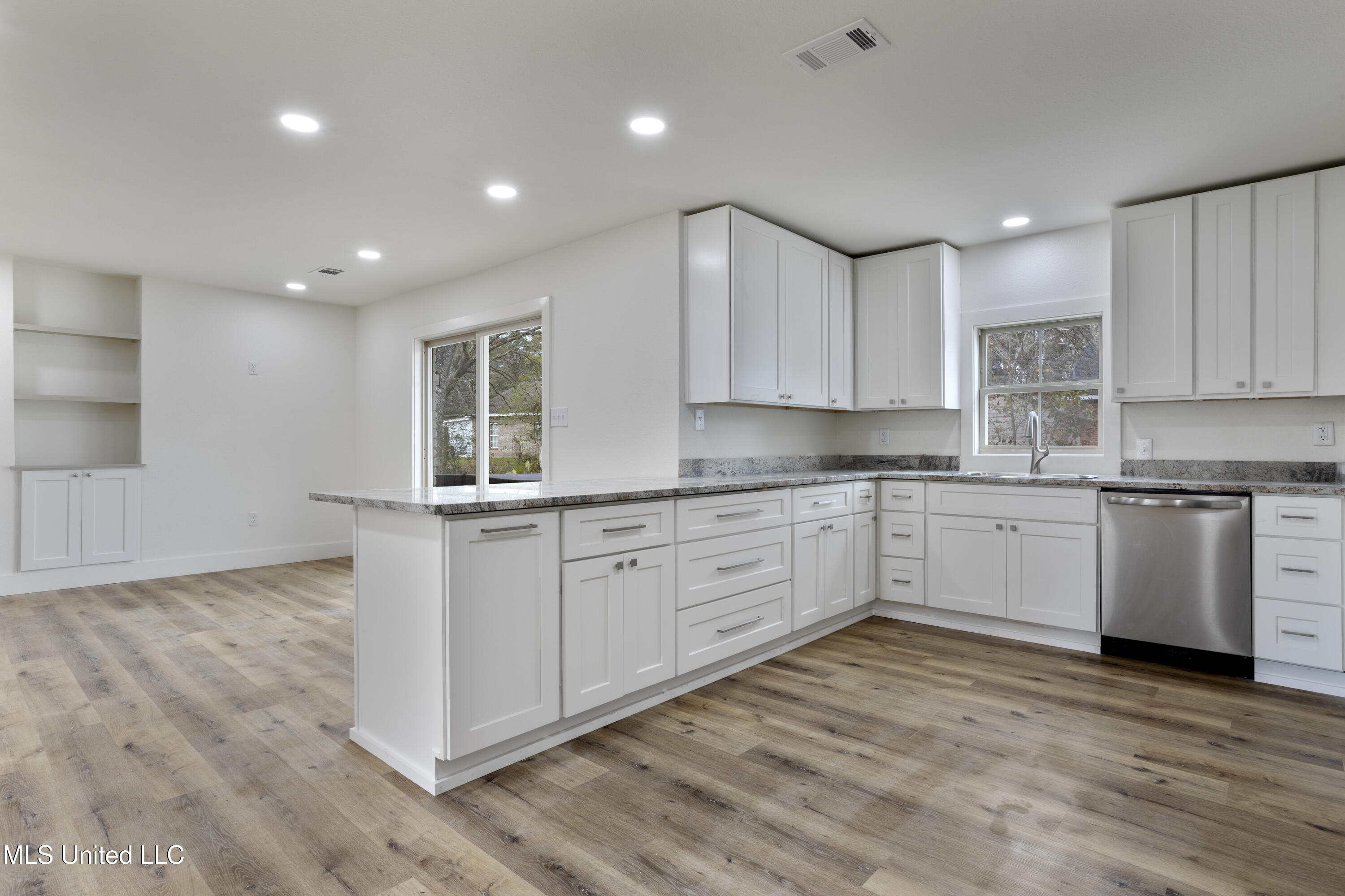 5905 Lochness Circle