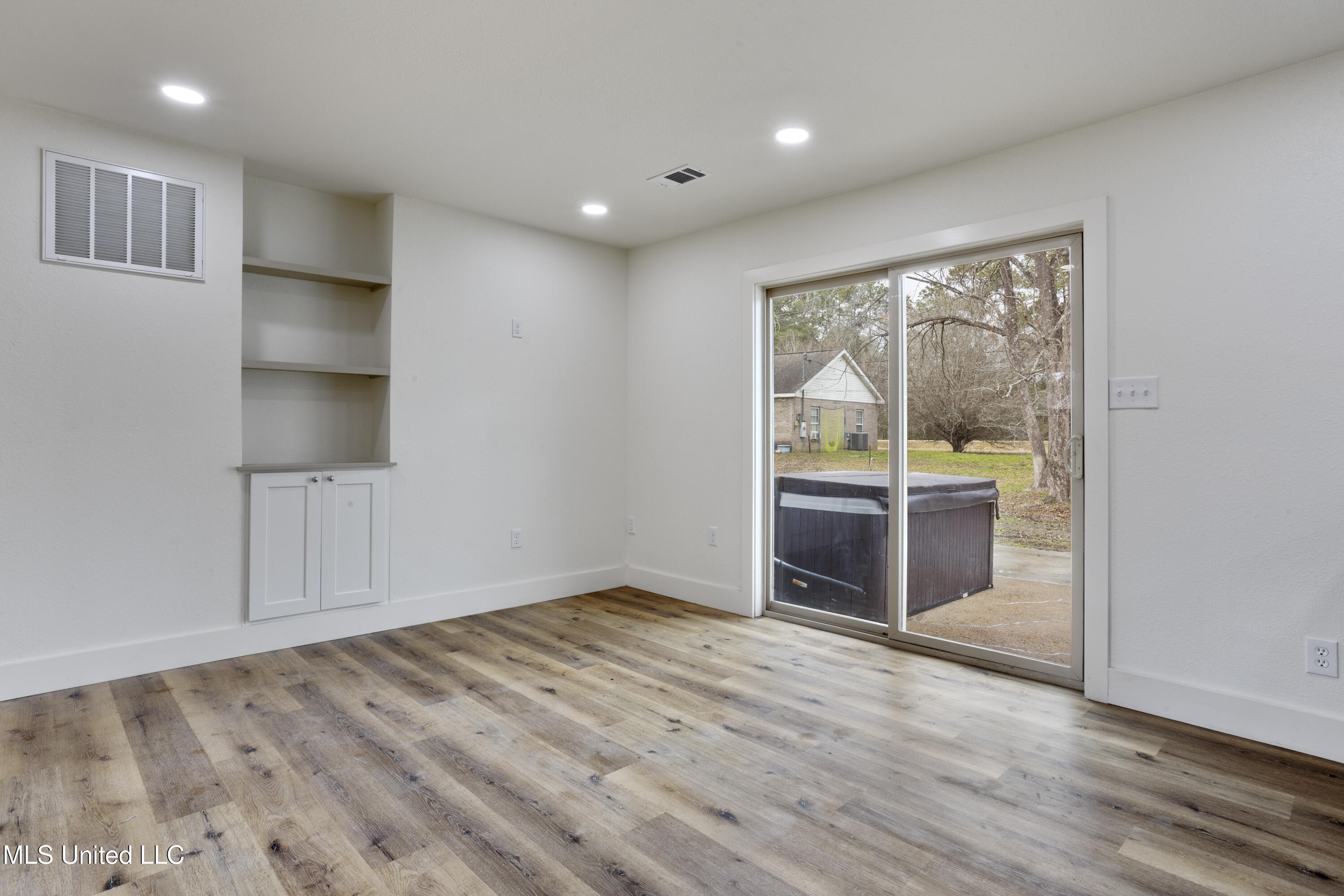 5905 Lochness Circle