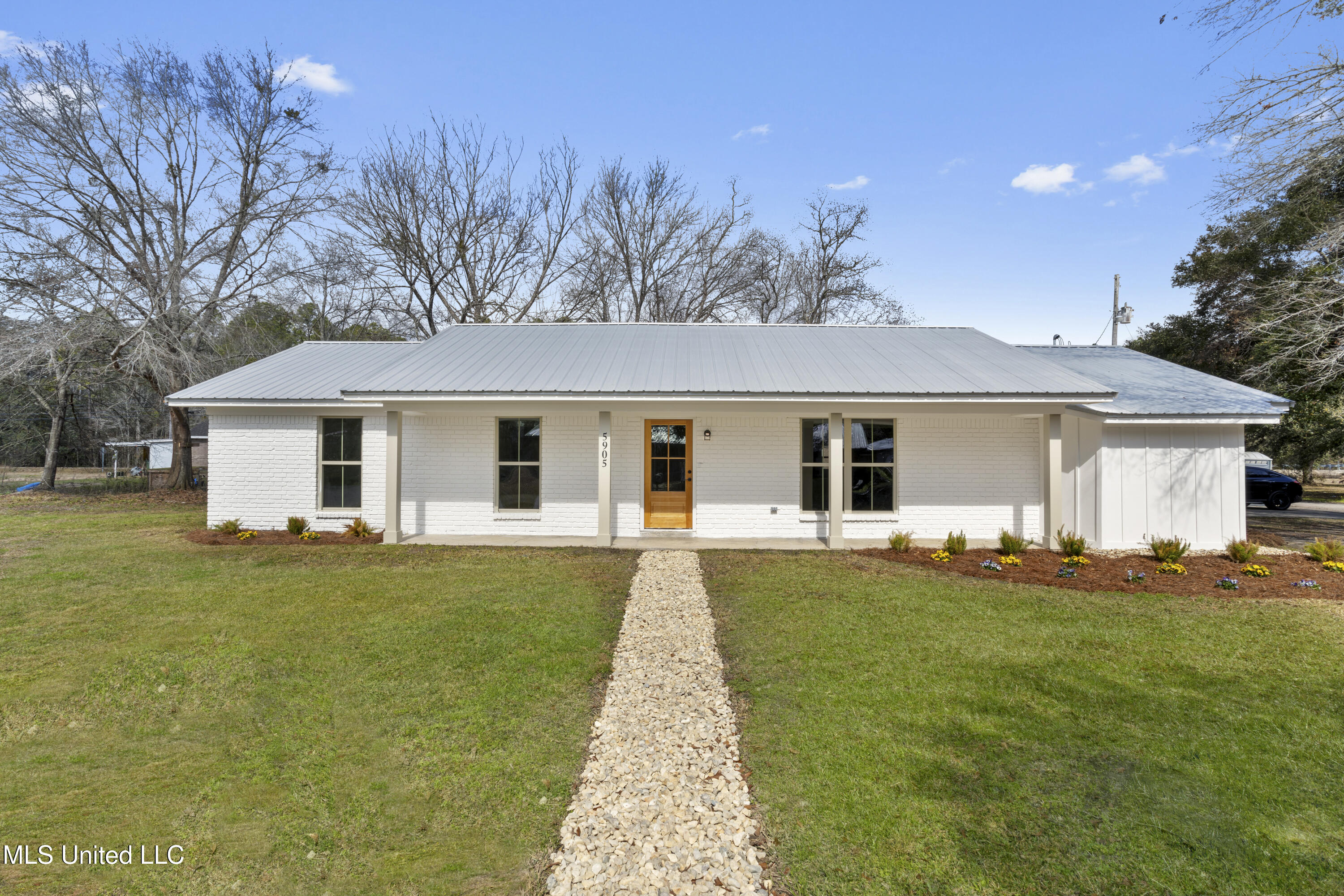 5905 Lochness Circle