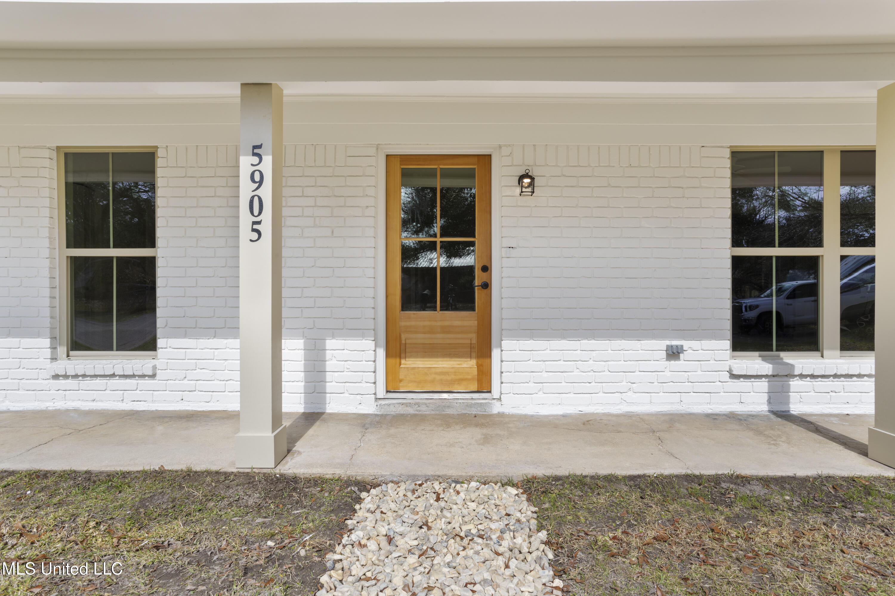 5905 Lochness Circle