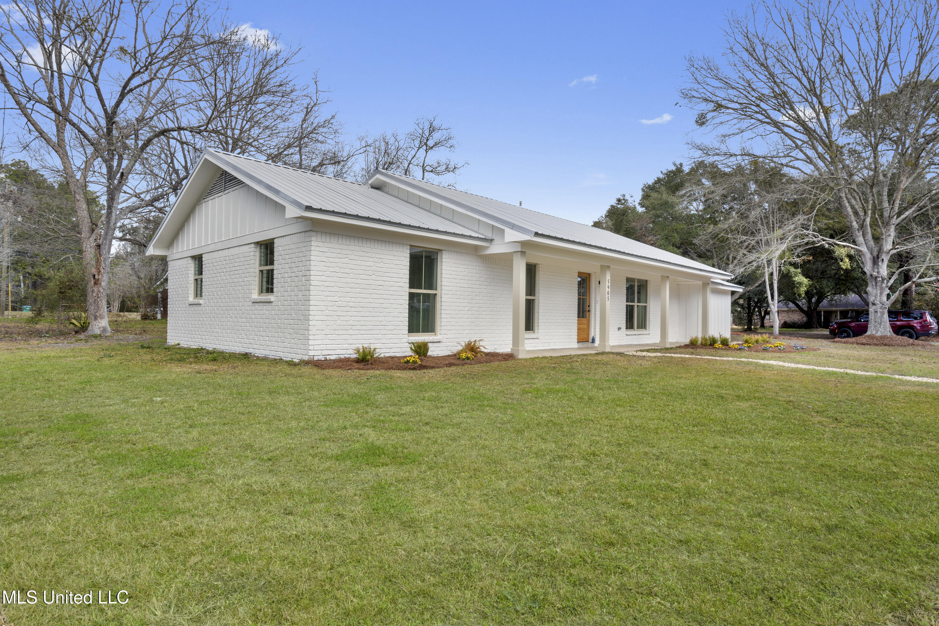 5905 Lochness Circle