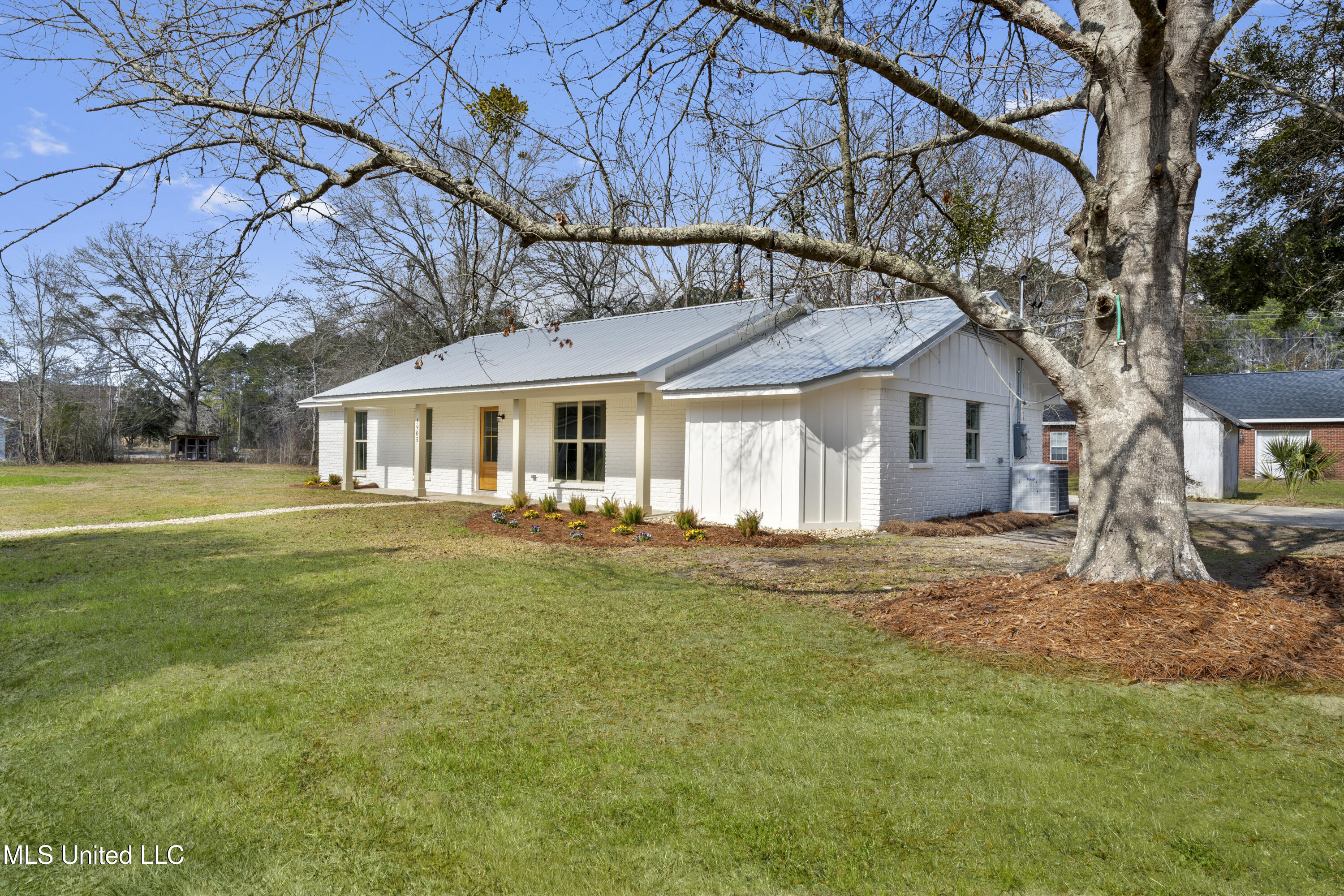 5905 Lochness Circle