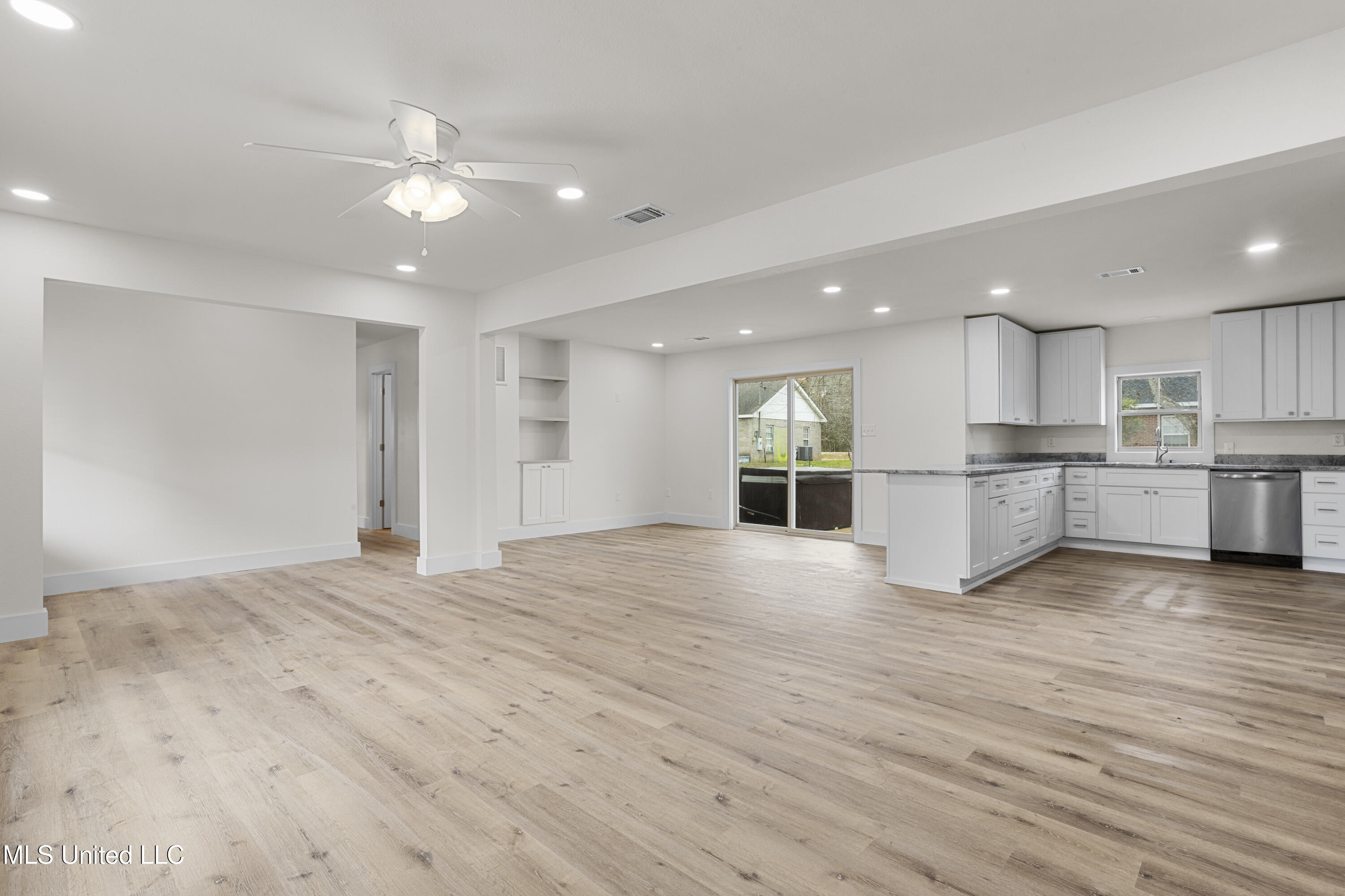 5905 Lochness Circle