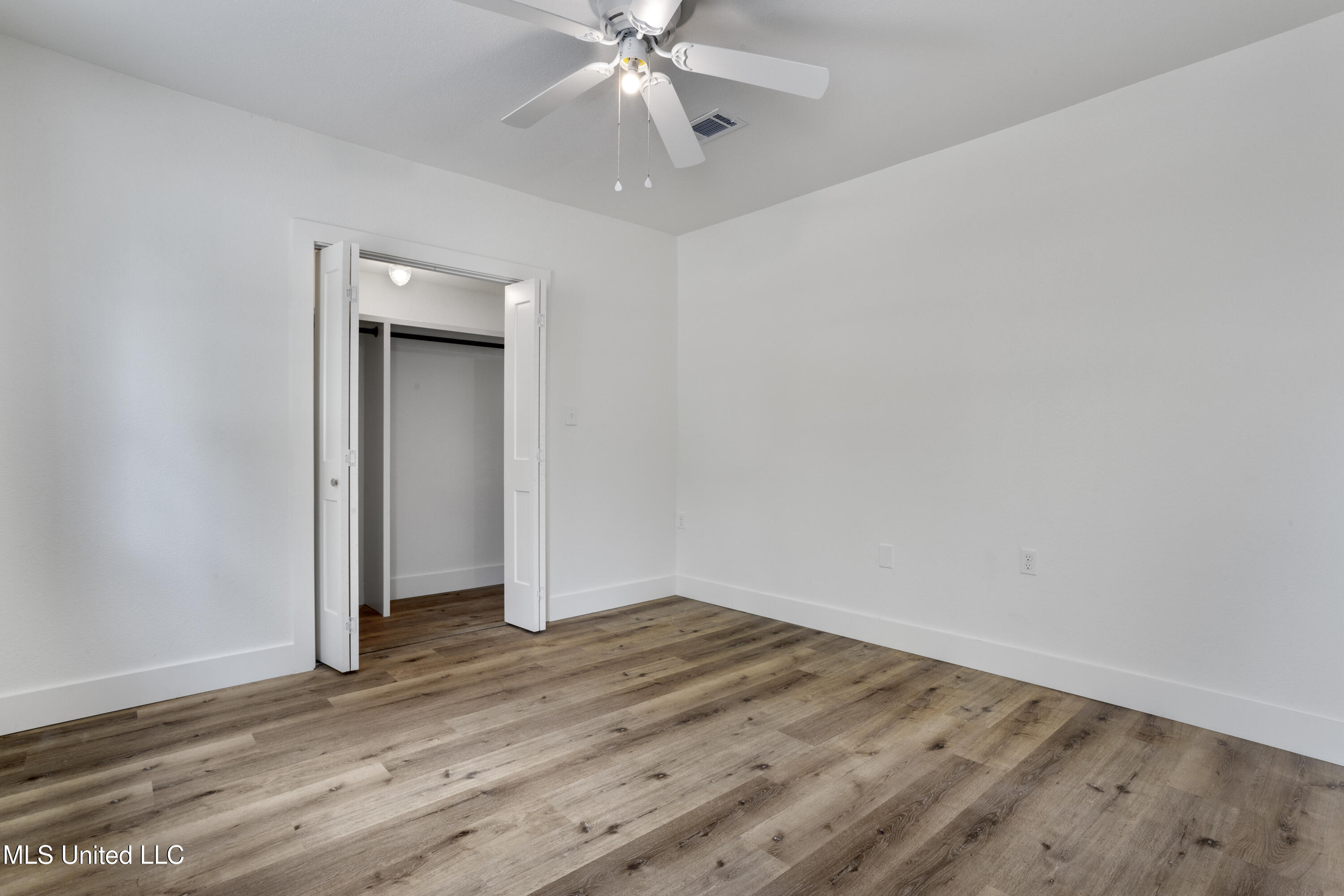 5905 Lochness Circle