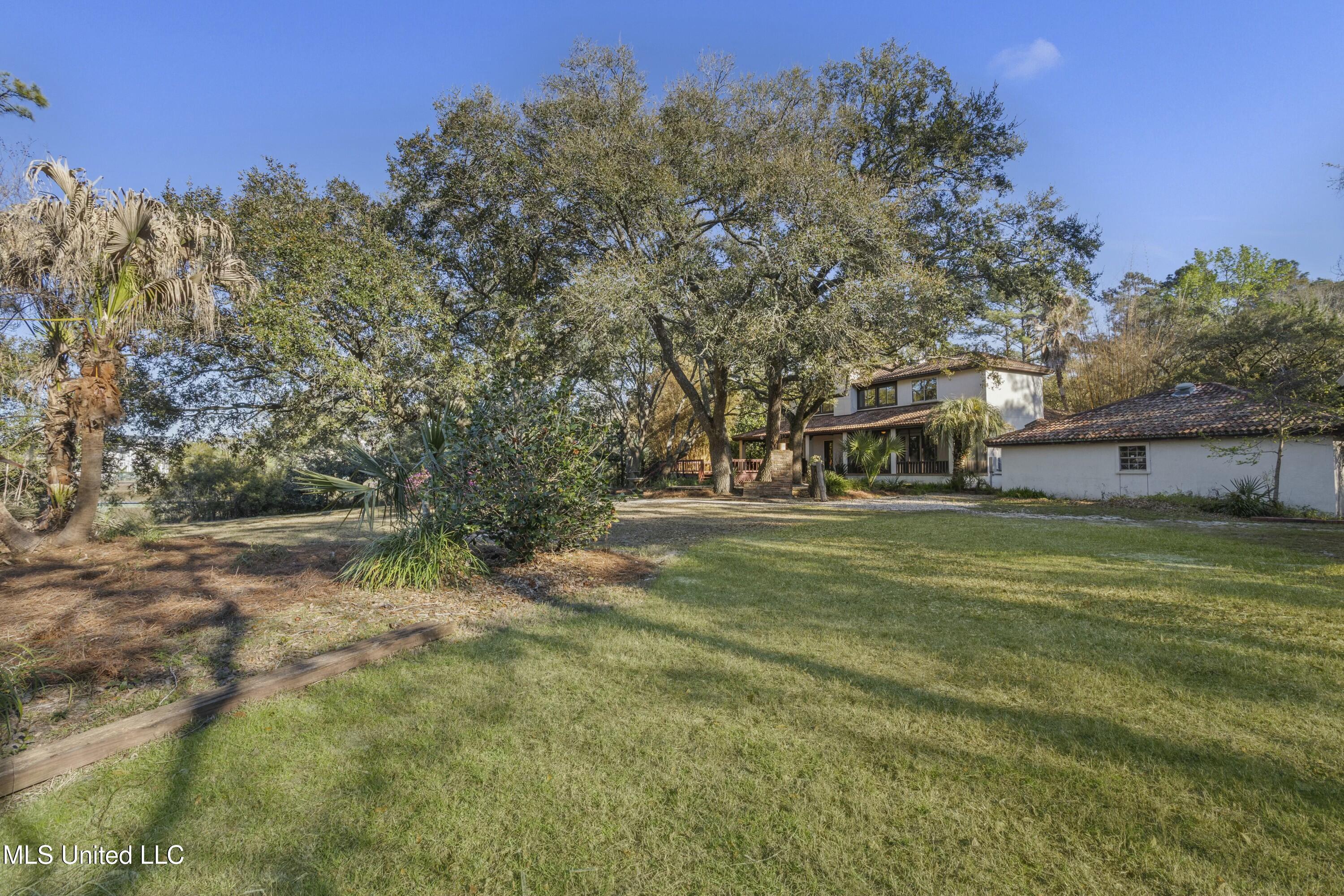 1105 Le Voyageur Drive