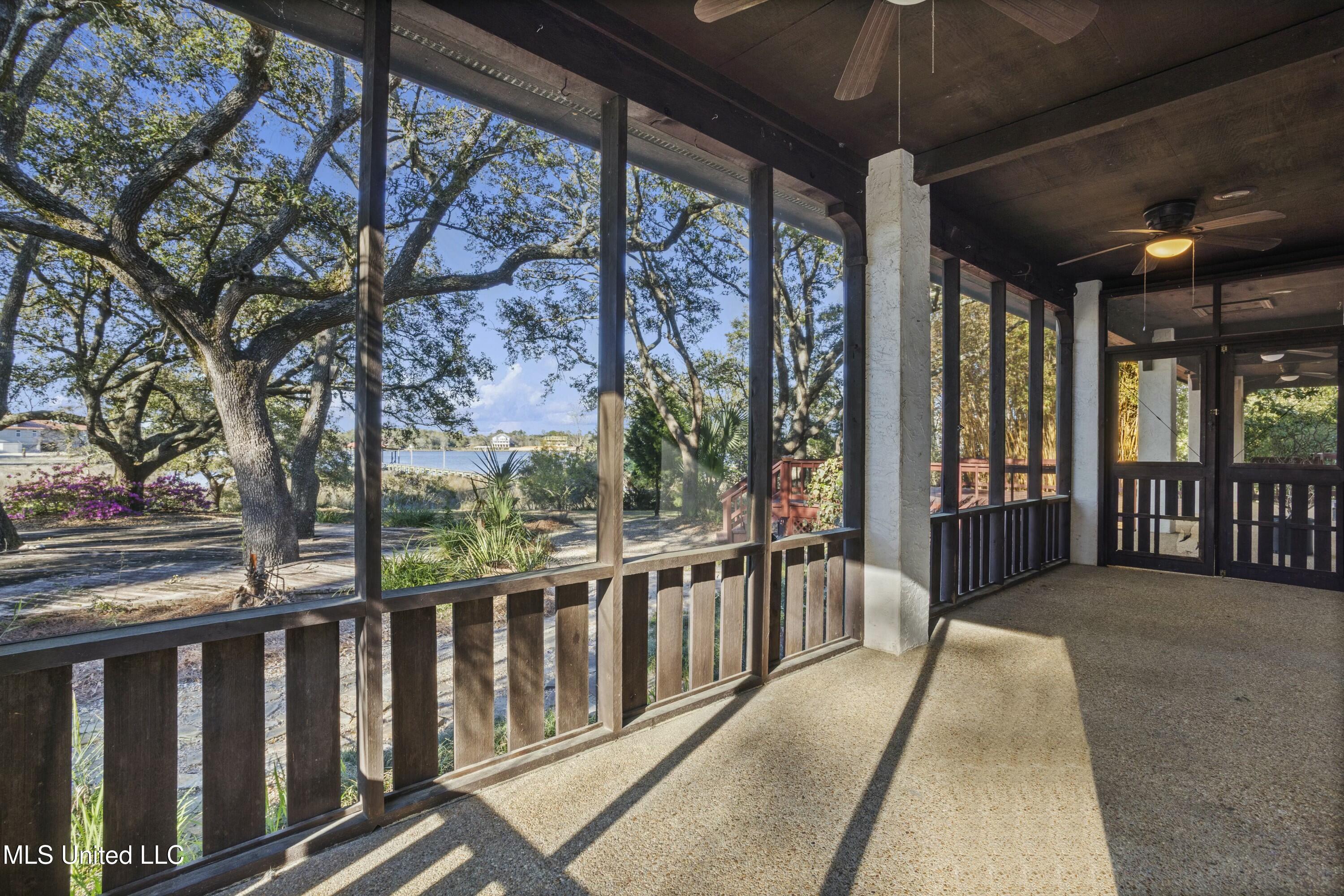 1105 Le Voyageur Drive