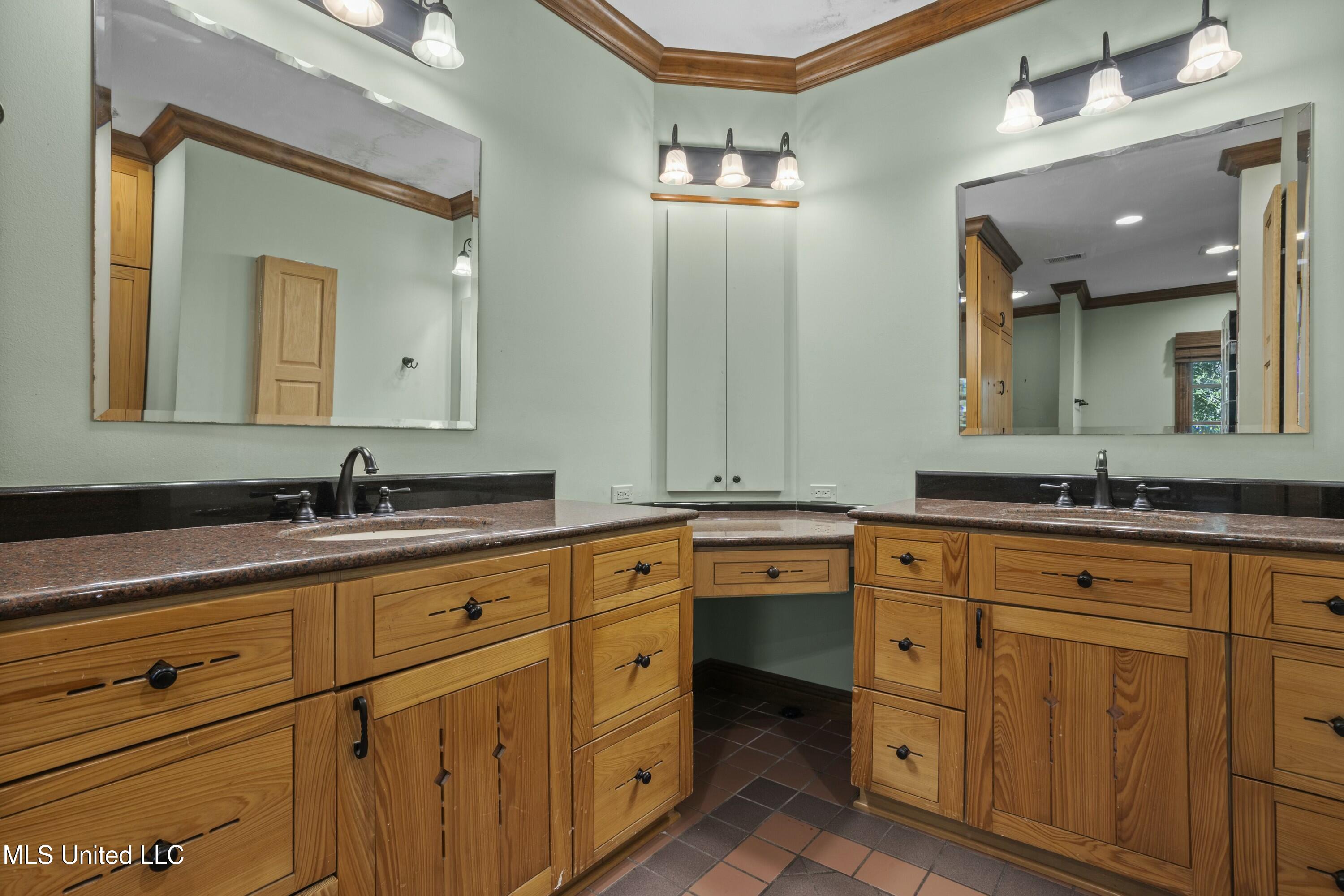 1105 Le Voyageur Drive