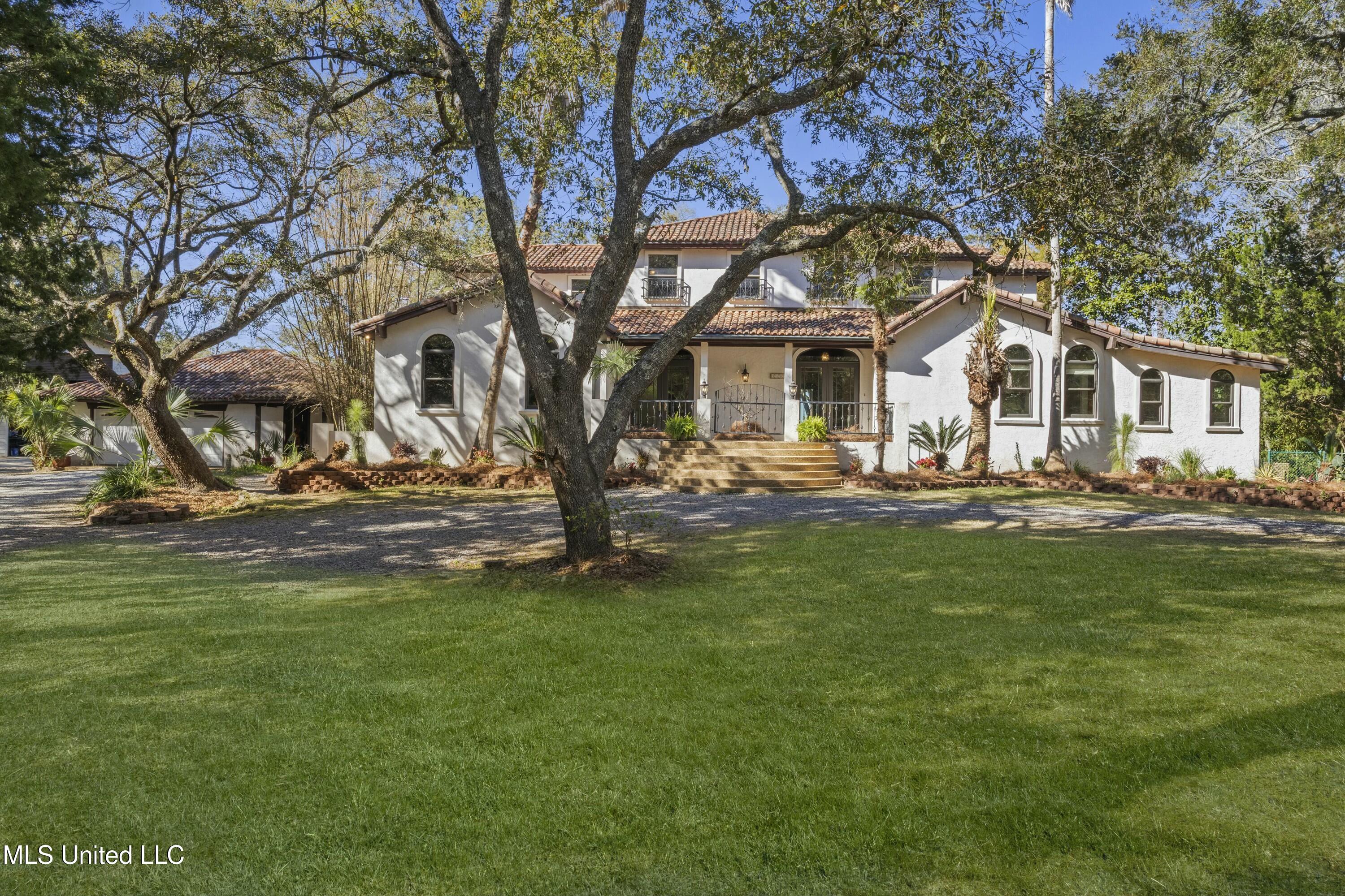 1105 Le Voyageur Drive