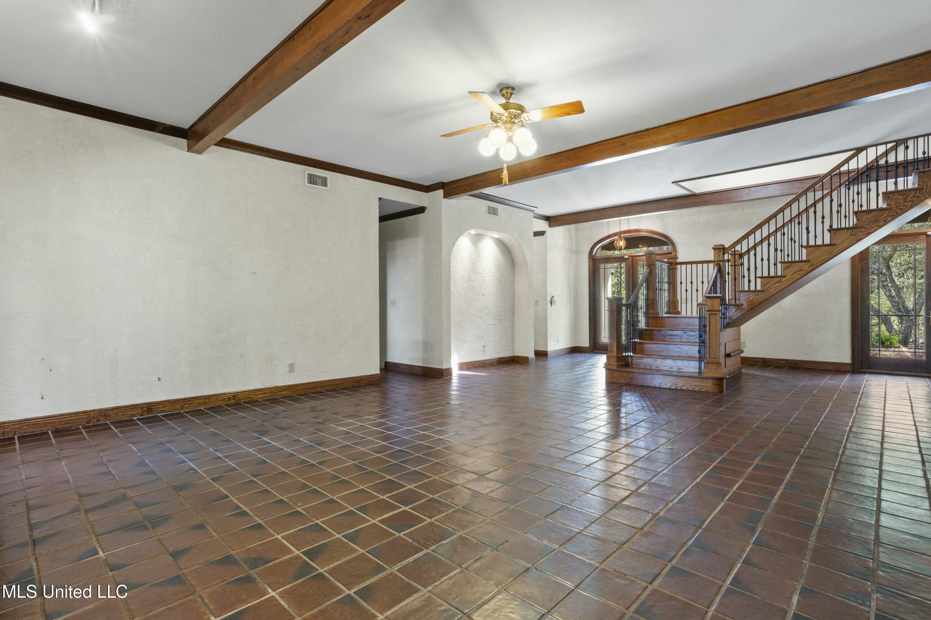 1105 Le Voyageur Drive