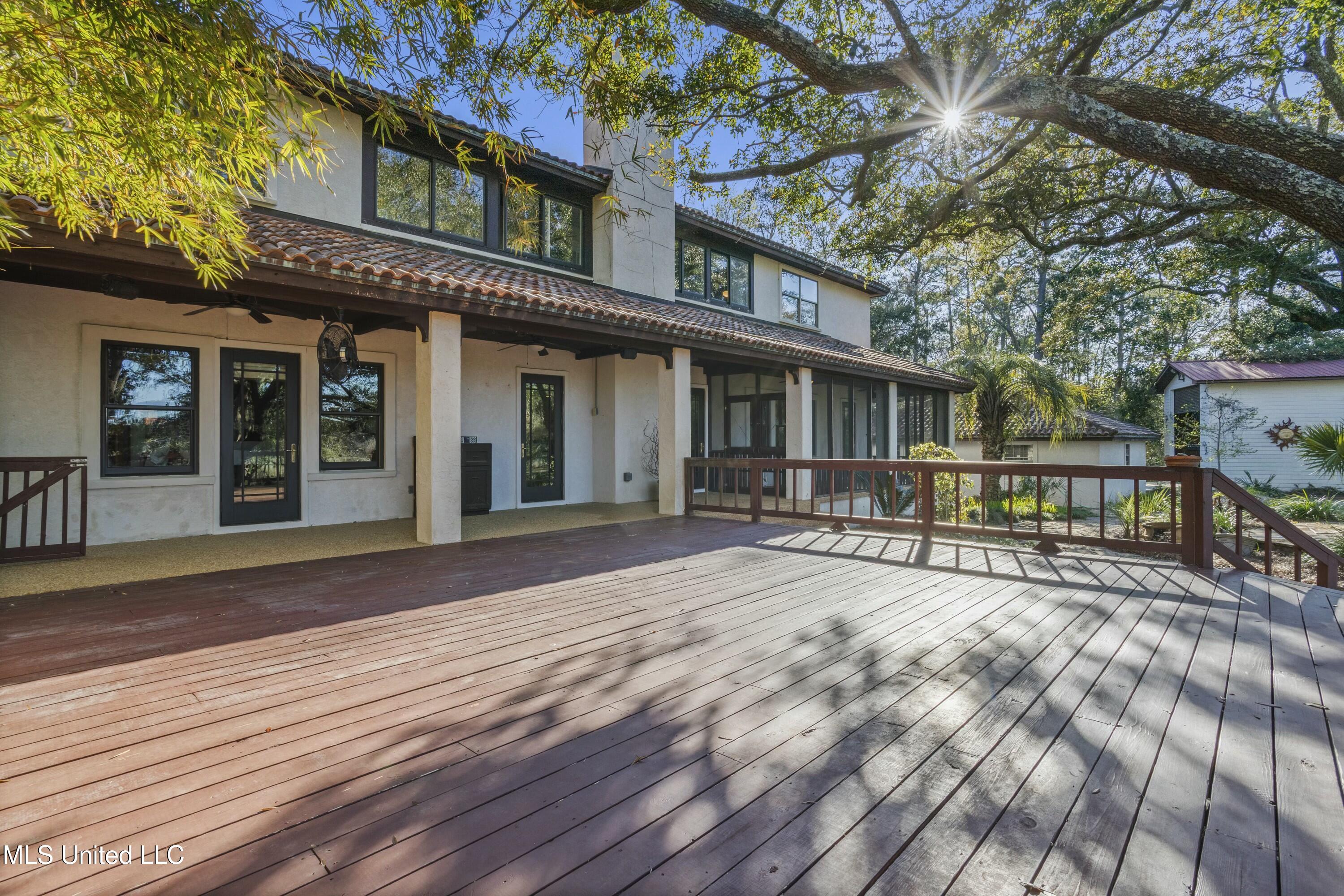 1105 Le Voyageur Drive