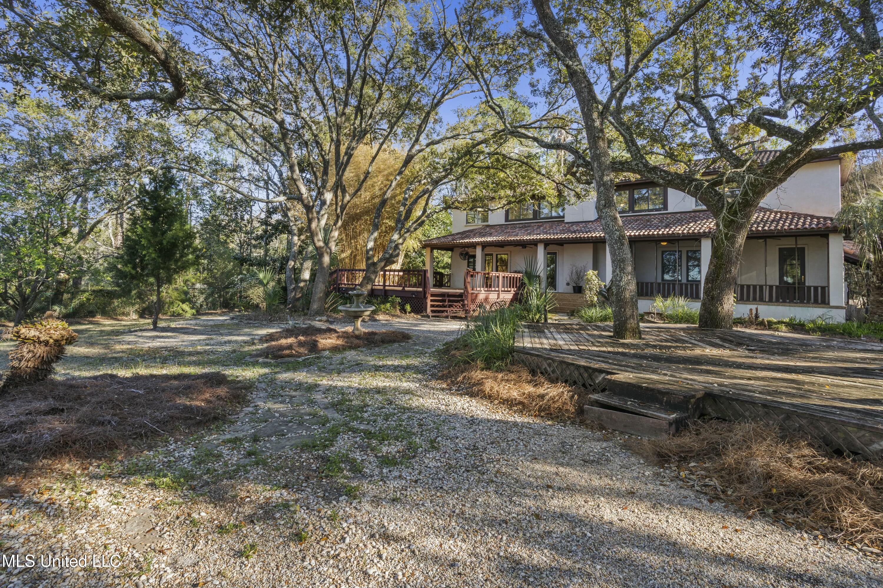 1105 Le Voyageur Drive