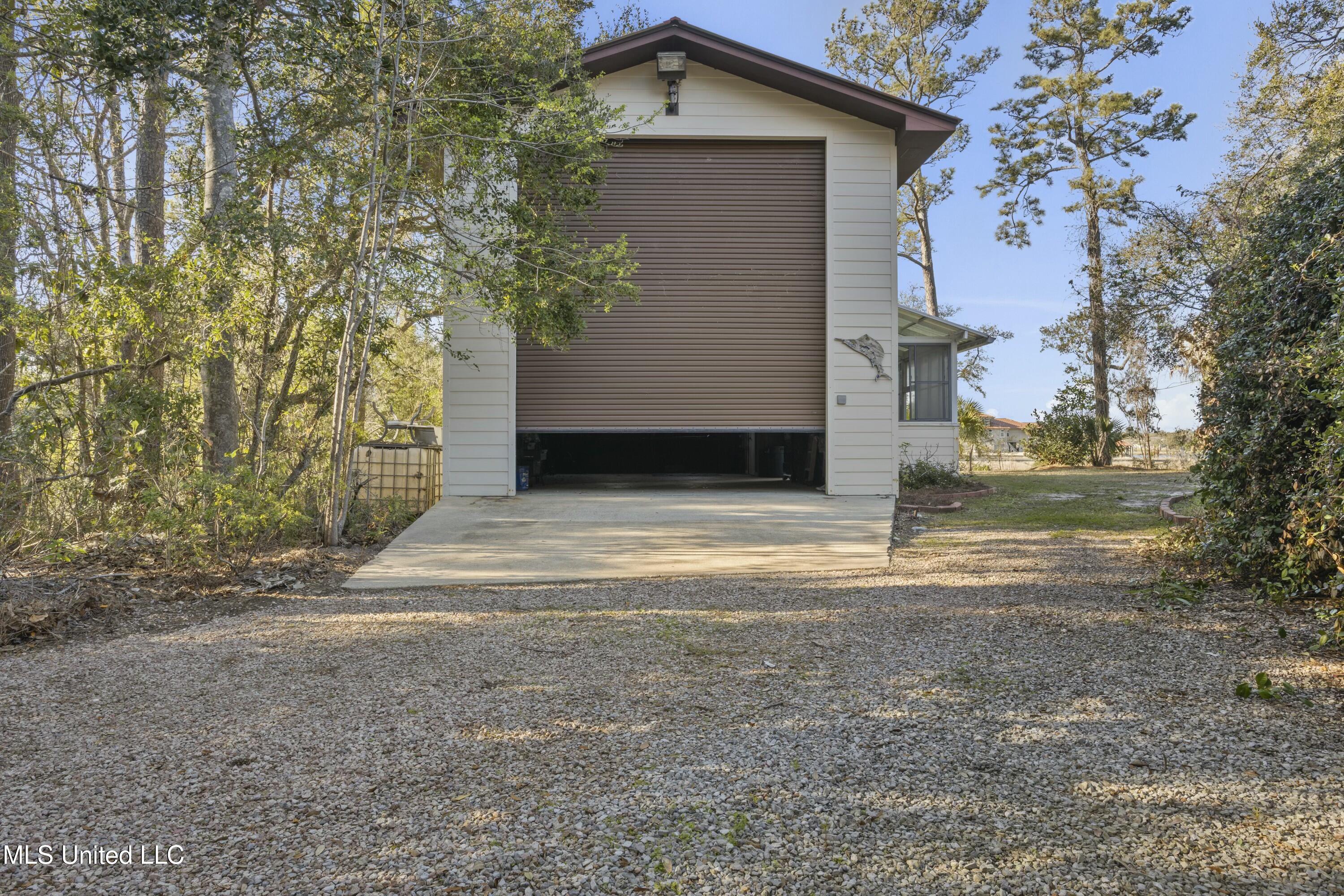 1105 Le Voyageur Drive